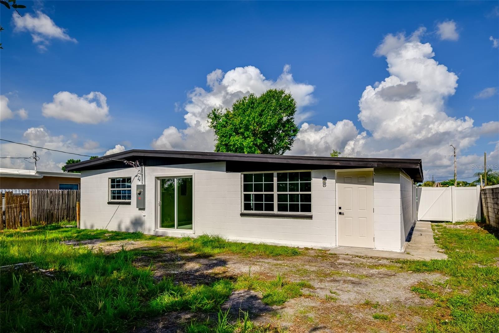 Listing photo id 23 for 6213 Cameron Avenue