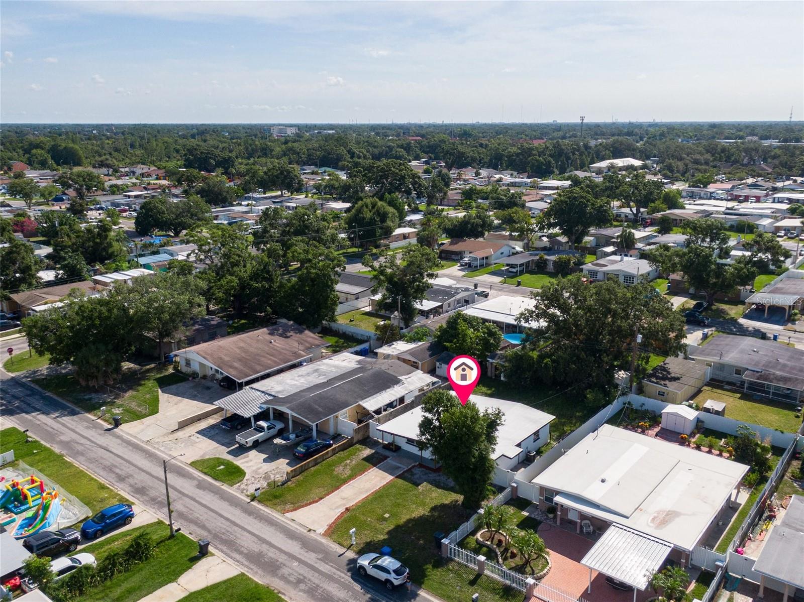 Listing photo id 27 for 6213 Cameron Avenue