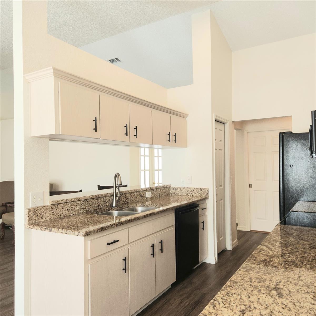 Image 9 of 48 For 7501 Jessamine Drive