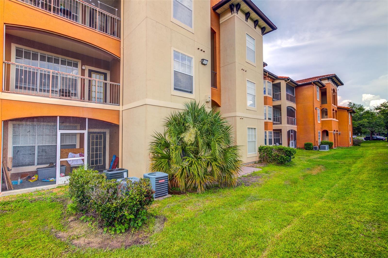 Image 10 of 52 For 5554 Metrowest Boulevard 305