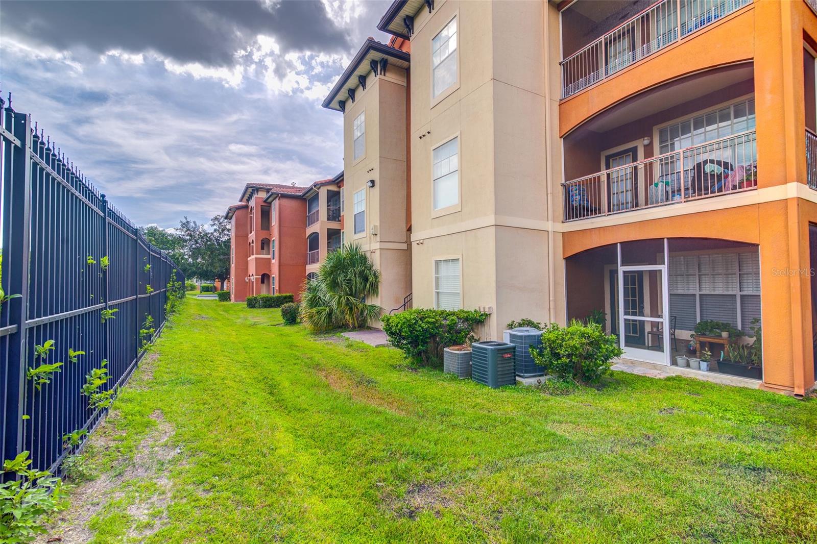 Image 11 of 52 For 5554 Metrowest Boulevard 305