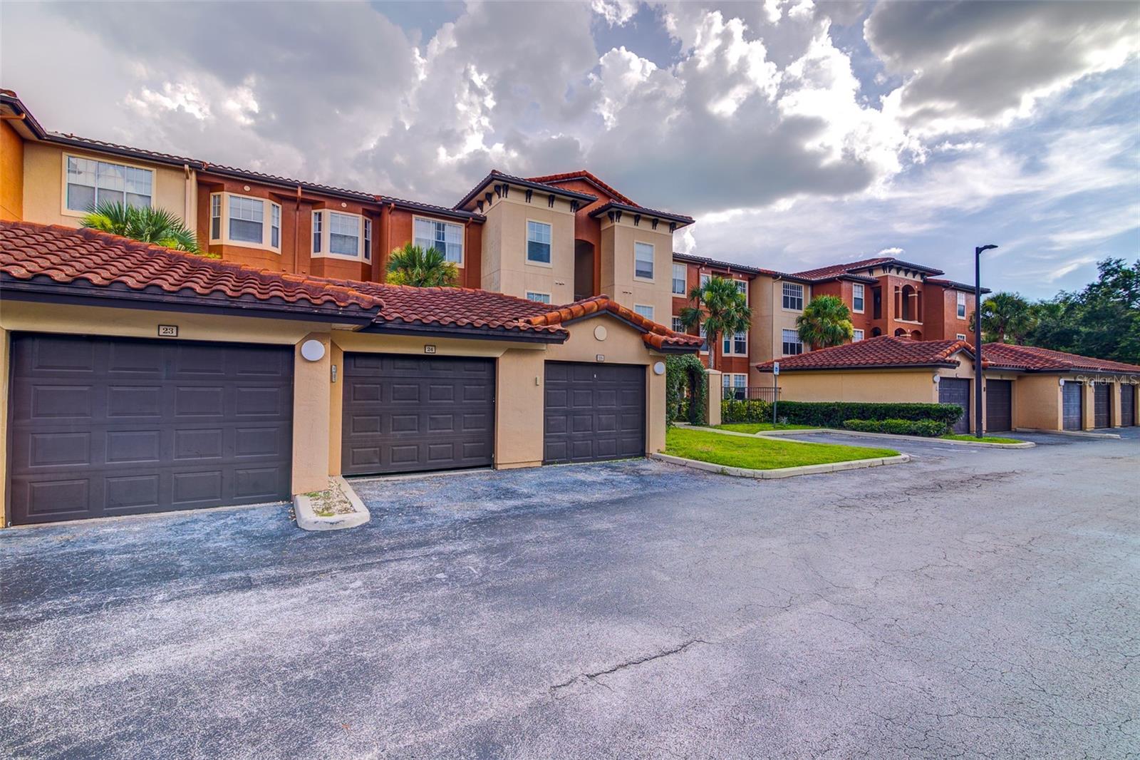 Image 16 of 52 For 5554 Metrowest Boulevard 305