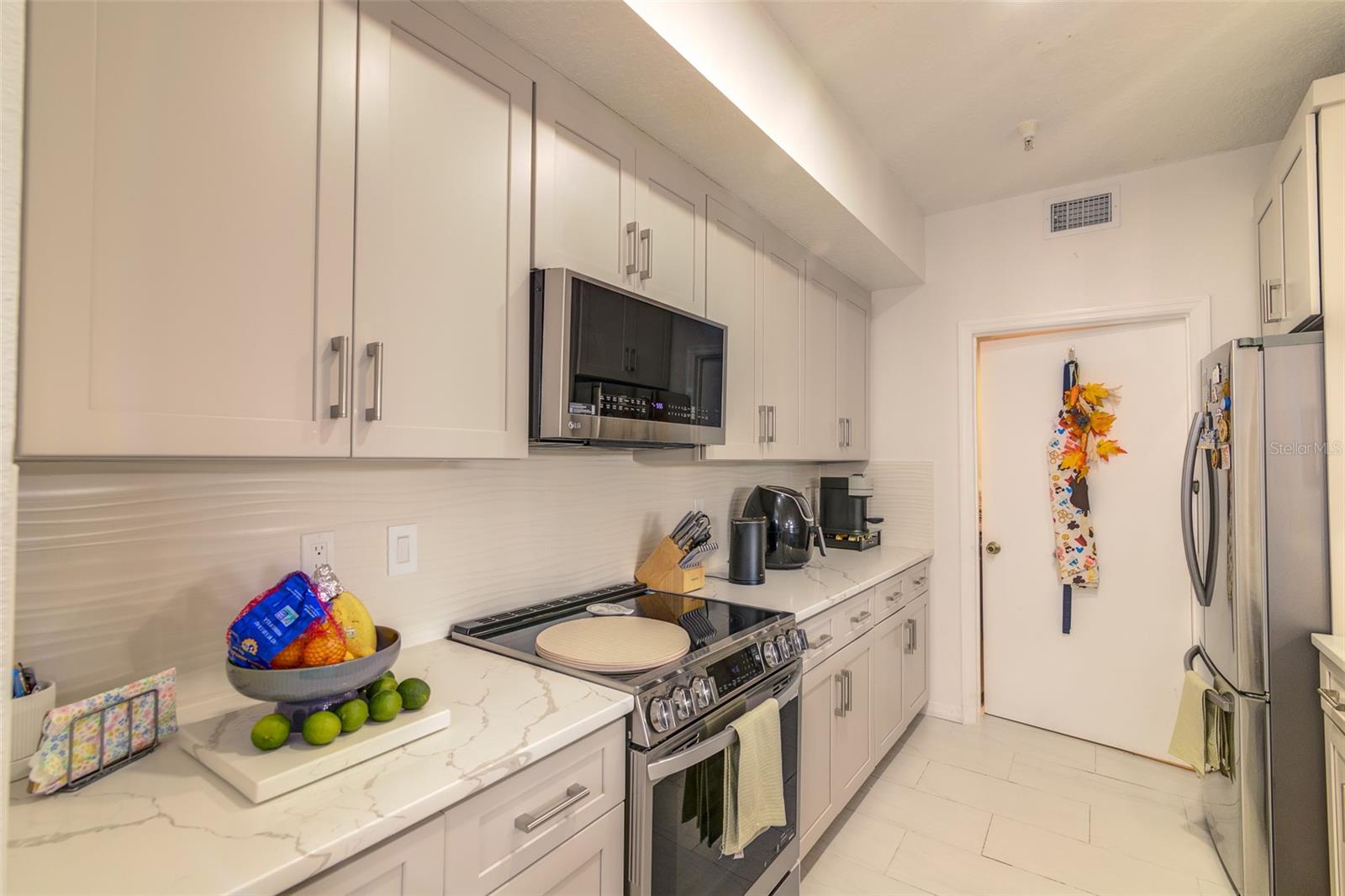 Image 30 of 52 For 5554 Metrowest Boulevard 305