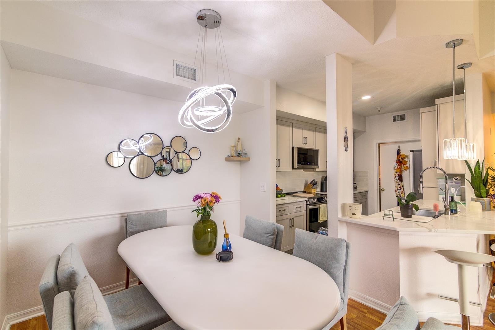 Image 34 of 52 For 5554 Metrowest Boulevard 305