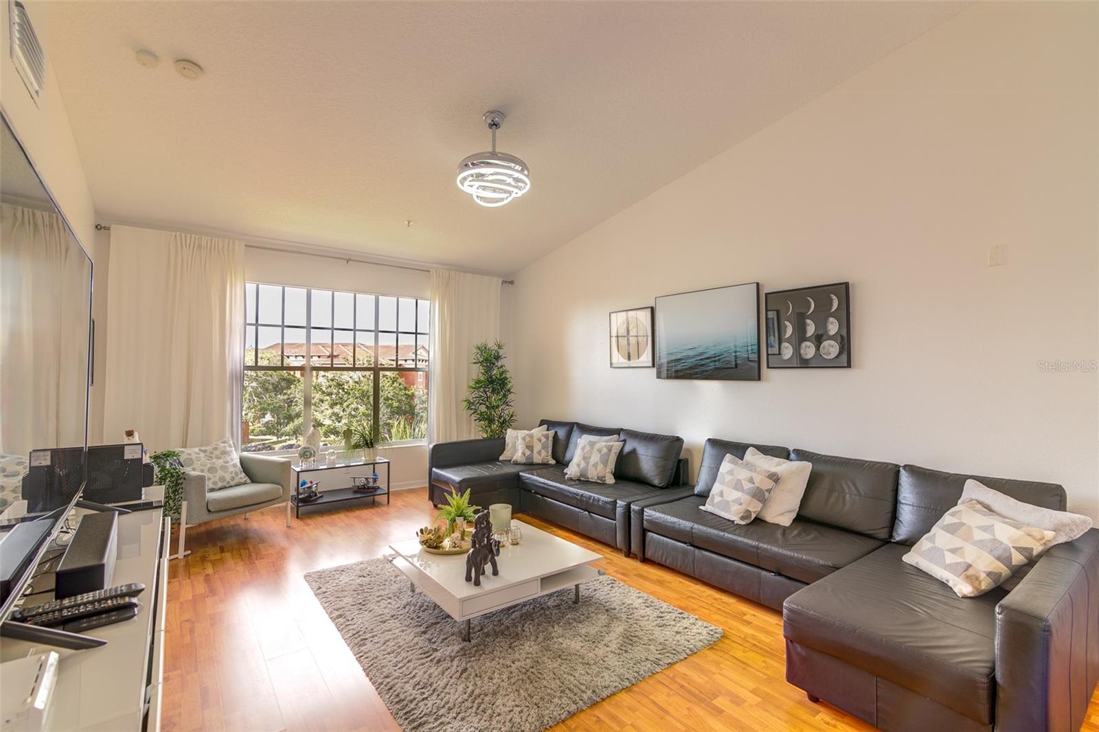 Image 35 of 52 For 5554 Metrowest Boulevard 305