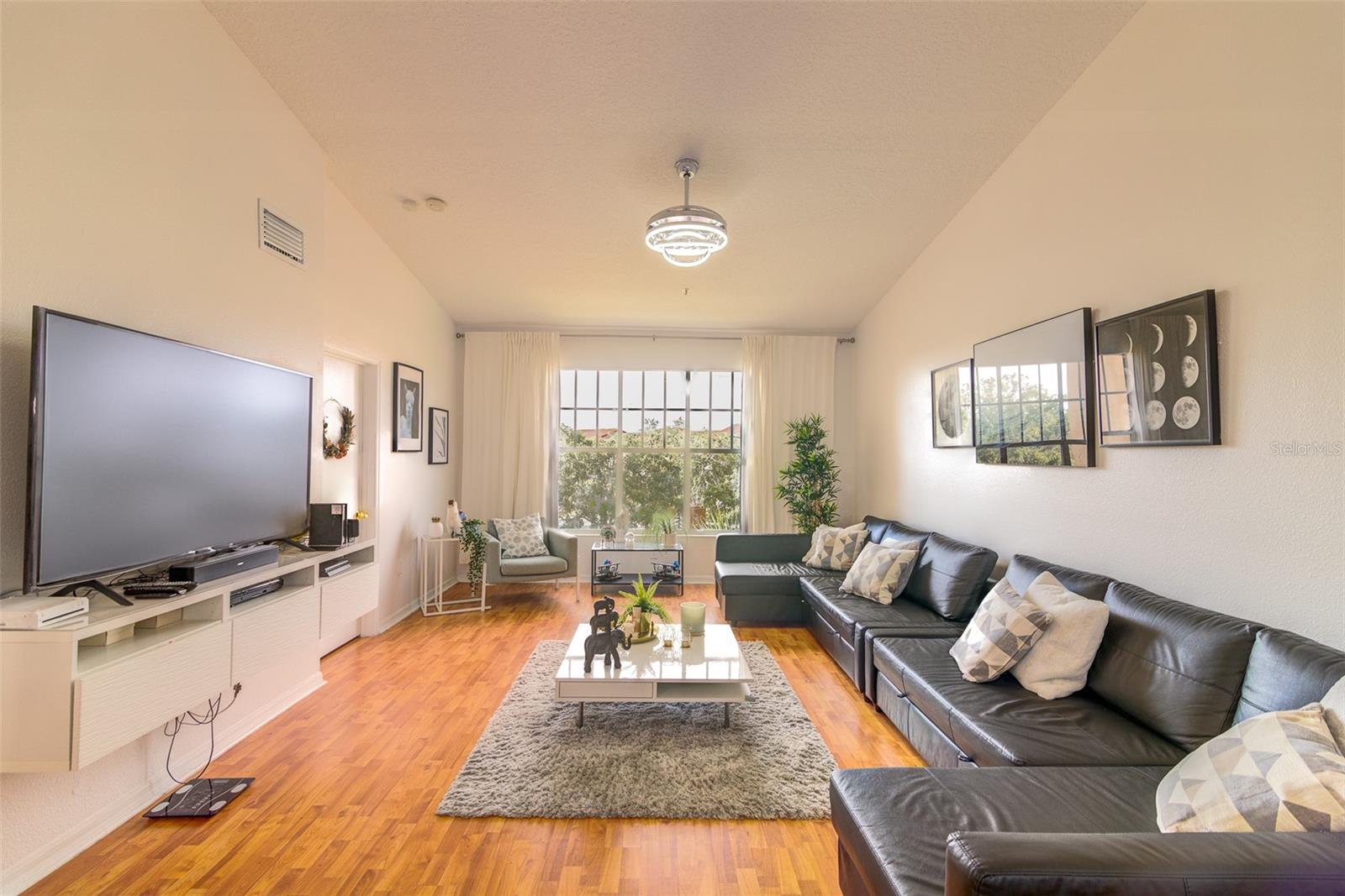 Image 36 of 52 For 5554 Metrowest Boulevard 305