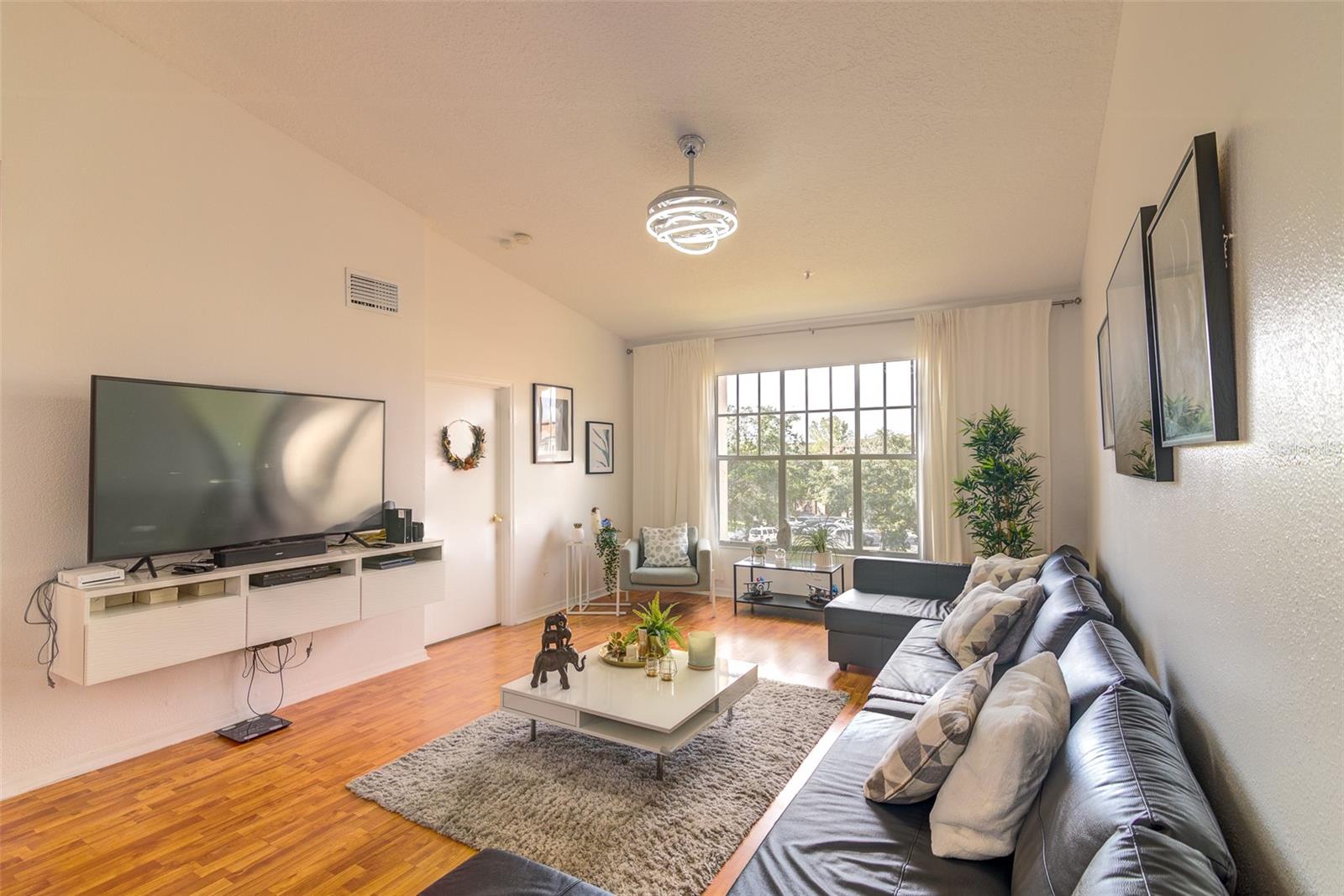 Image 37 of 52 For 5554 Metrowest Boulevard 305