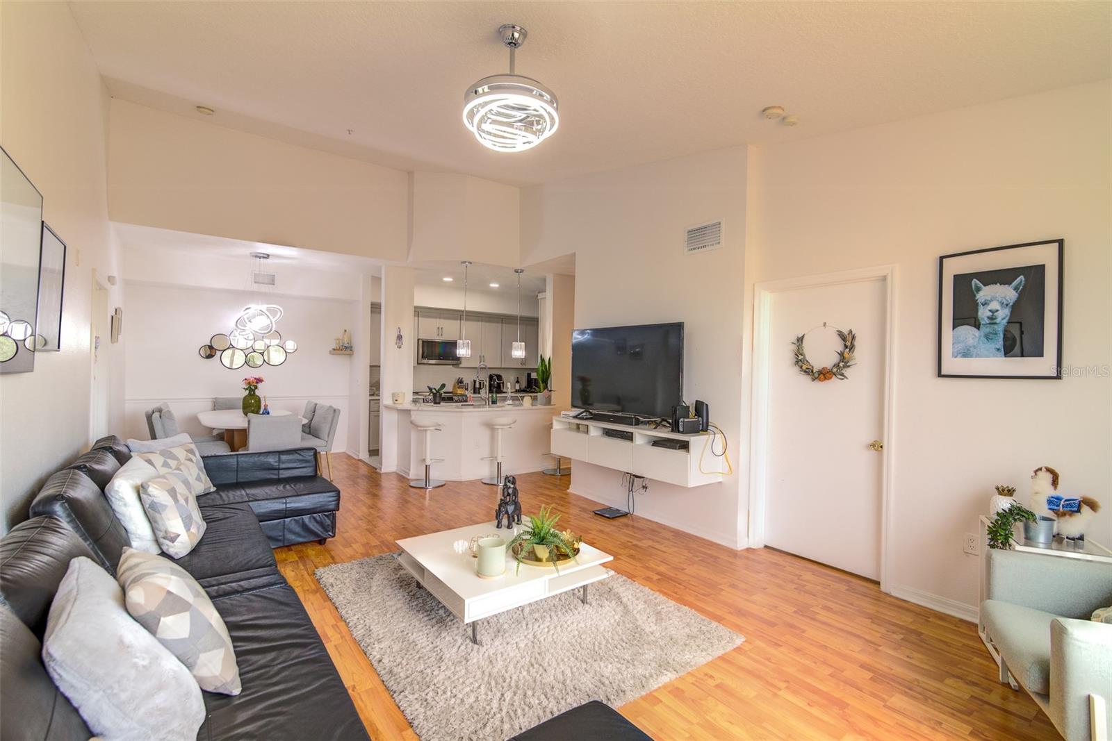 Image 38 of 52 For 5554 Metrowest Boulevard 305