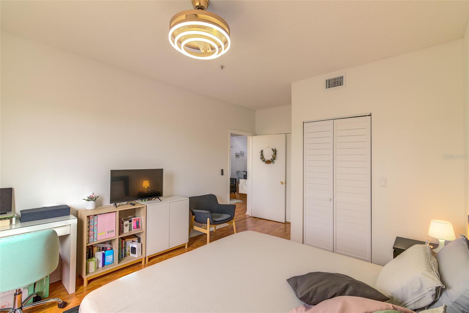 Image 41 of 52 For 5554 Metrowest Boulevard 305