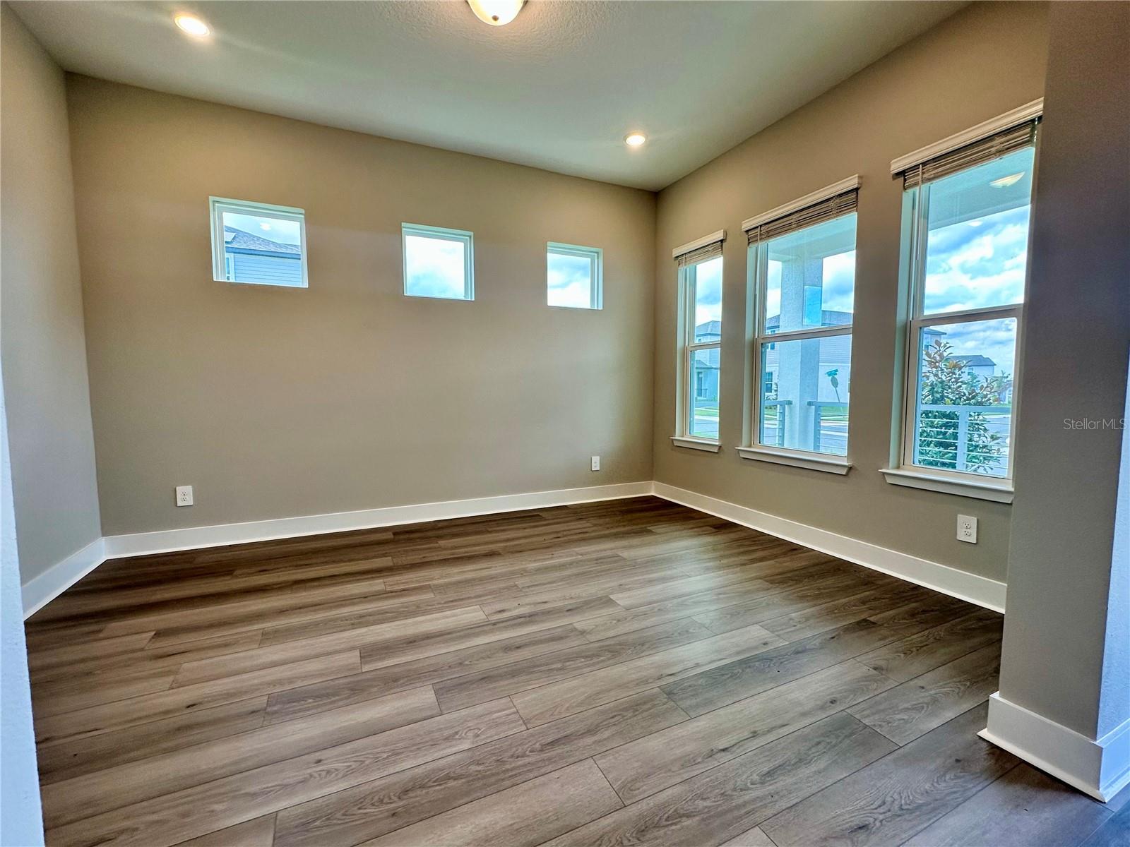 Image 5 of 43 For 16477 Silver Brook Way
