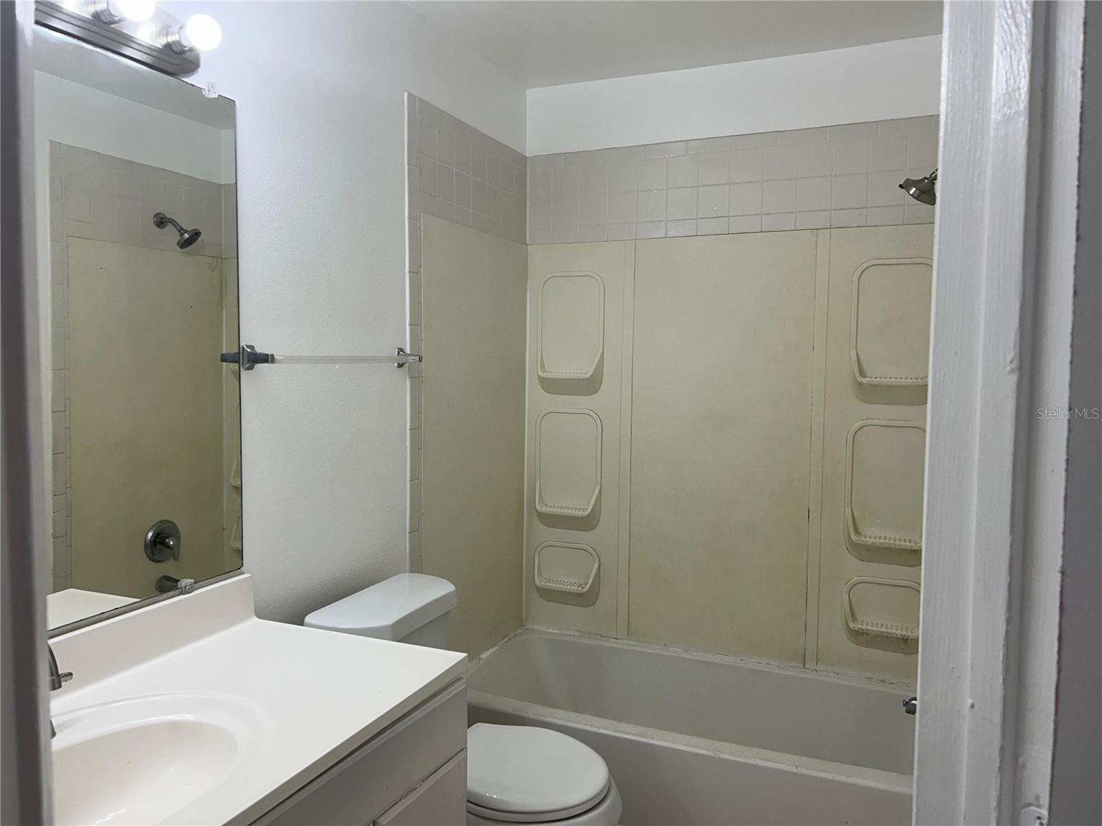 Image 7 of 12 For 401 Fountainhead Circle 252