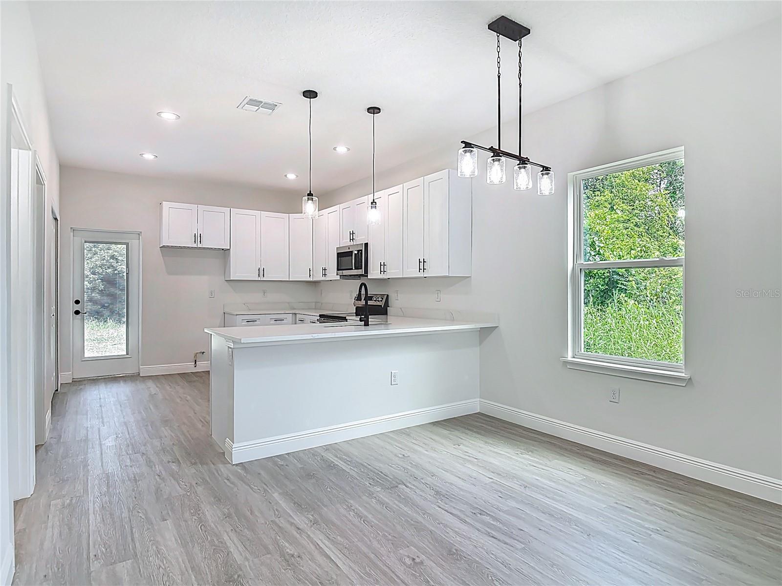 Image 11 of 37 For 2445 Dolarway Street