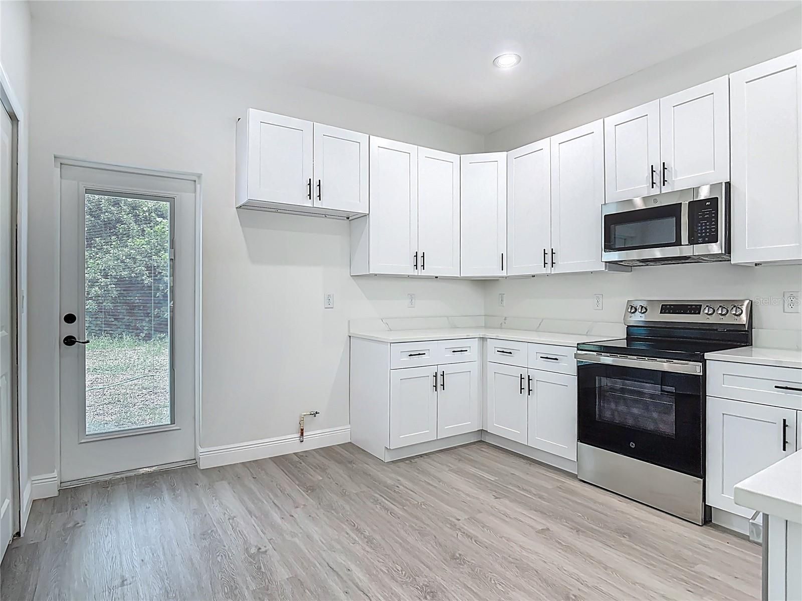 Image 15 of 37 For 2445 Dolarway Street