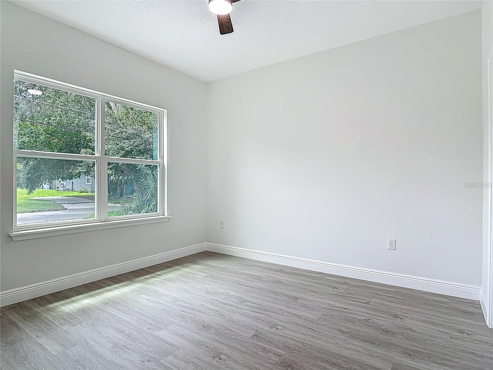 Image 19 of 37 For 2445 Dolarway Street