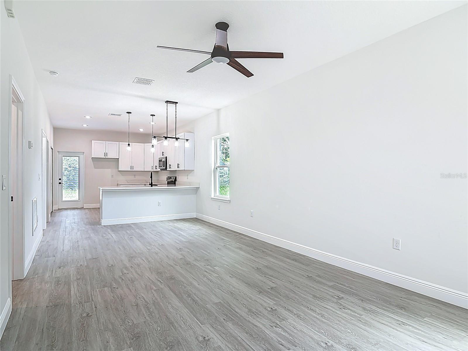 Image 7 of 37 For 2445 Dolarway Street