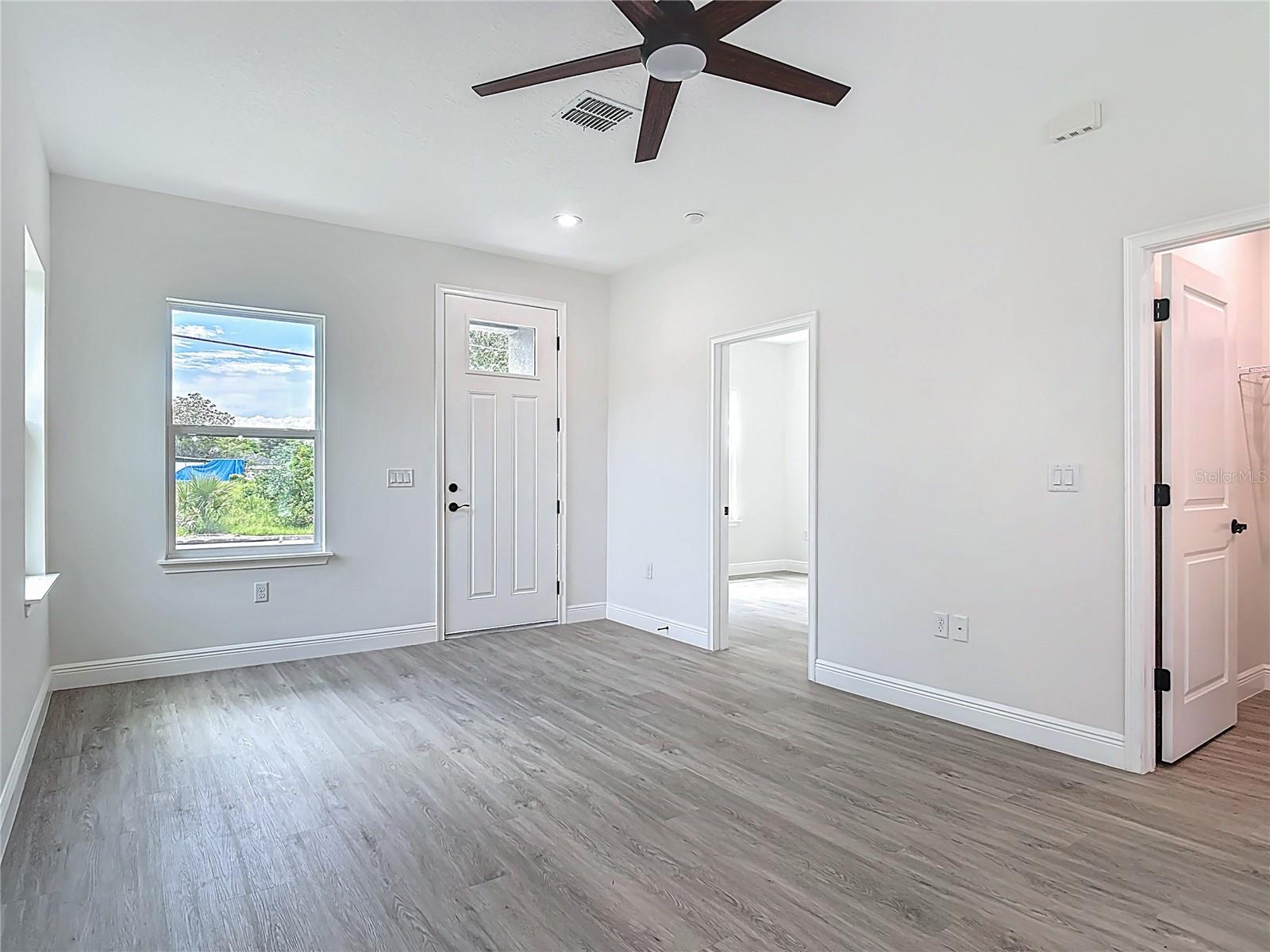Image 9 of 37 For 2445 Dolarway Street