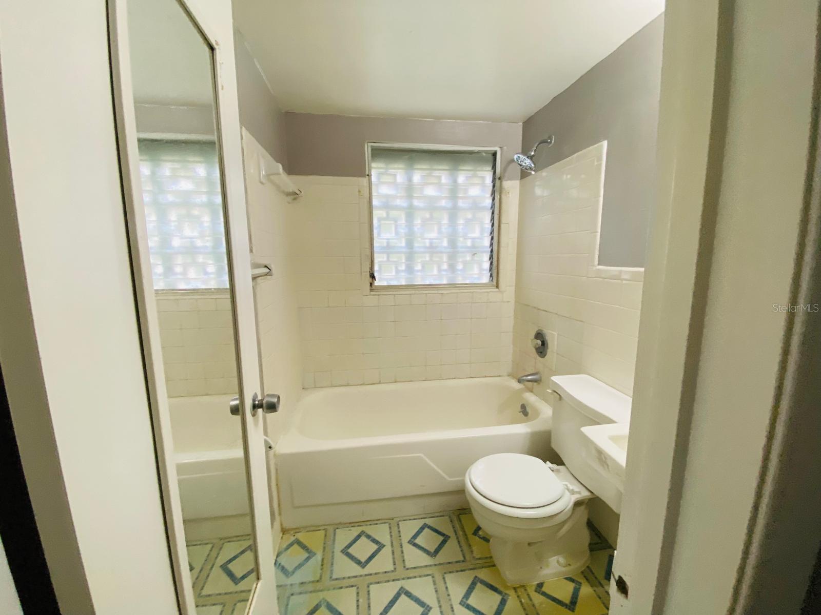 Image 16 of 20 For 305 Dakin Avenue 17