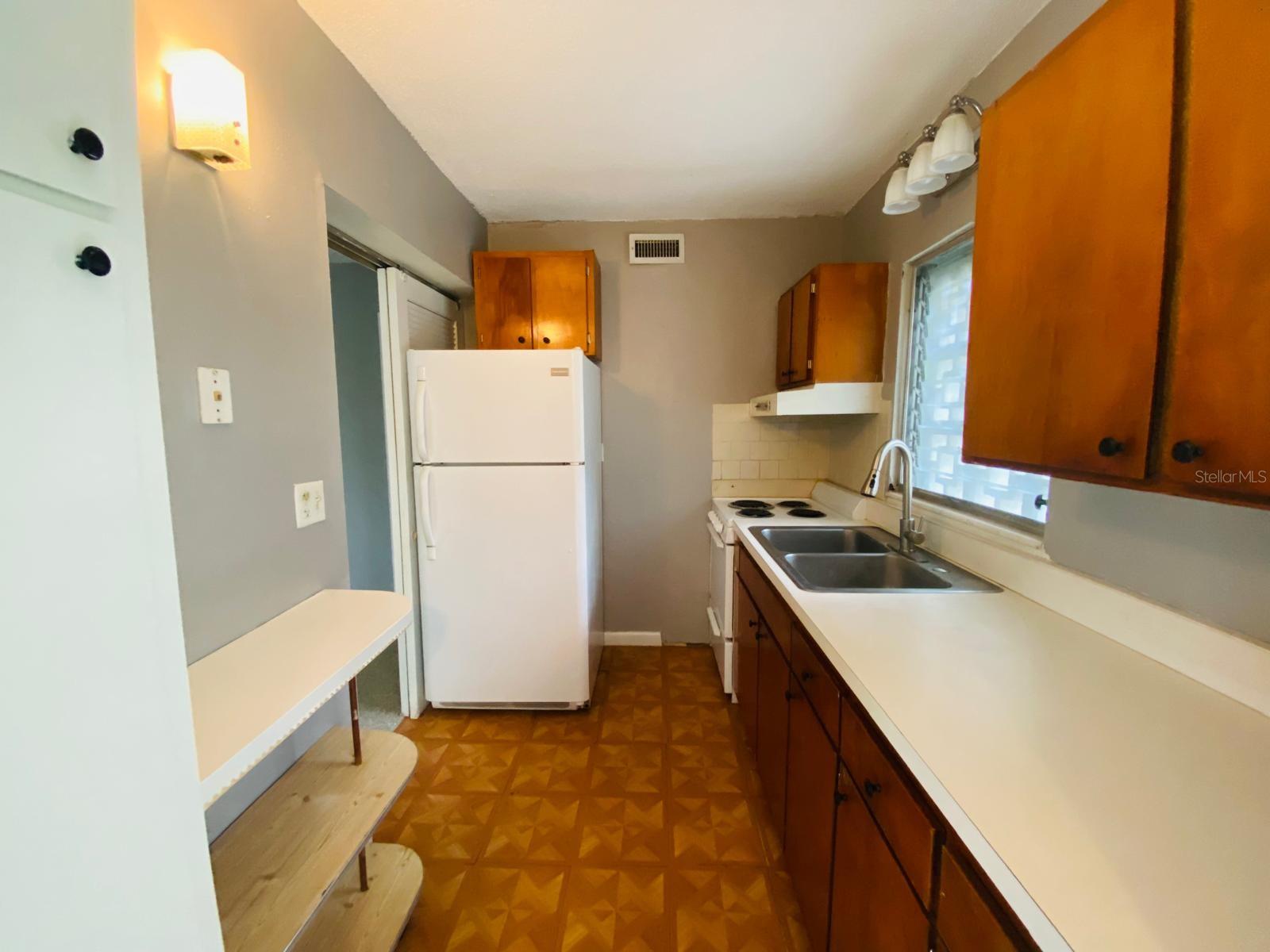 Image 7 of 20 For 305 Dakin Avenue 17