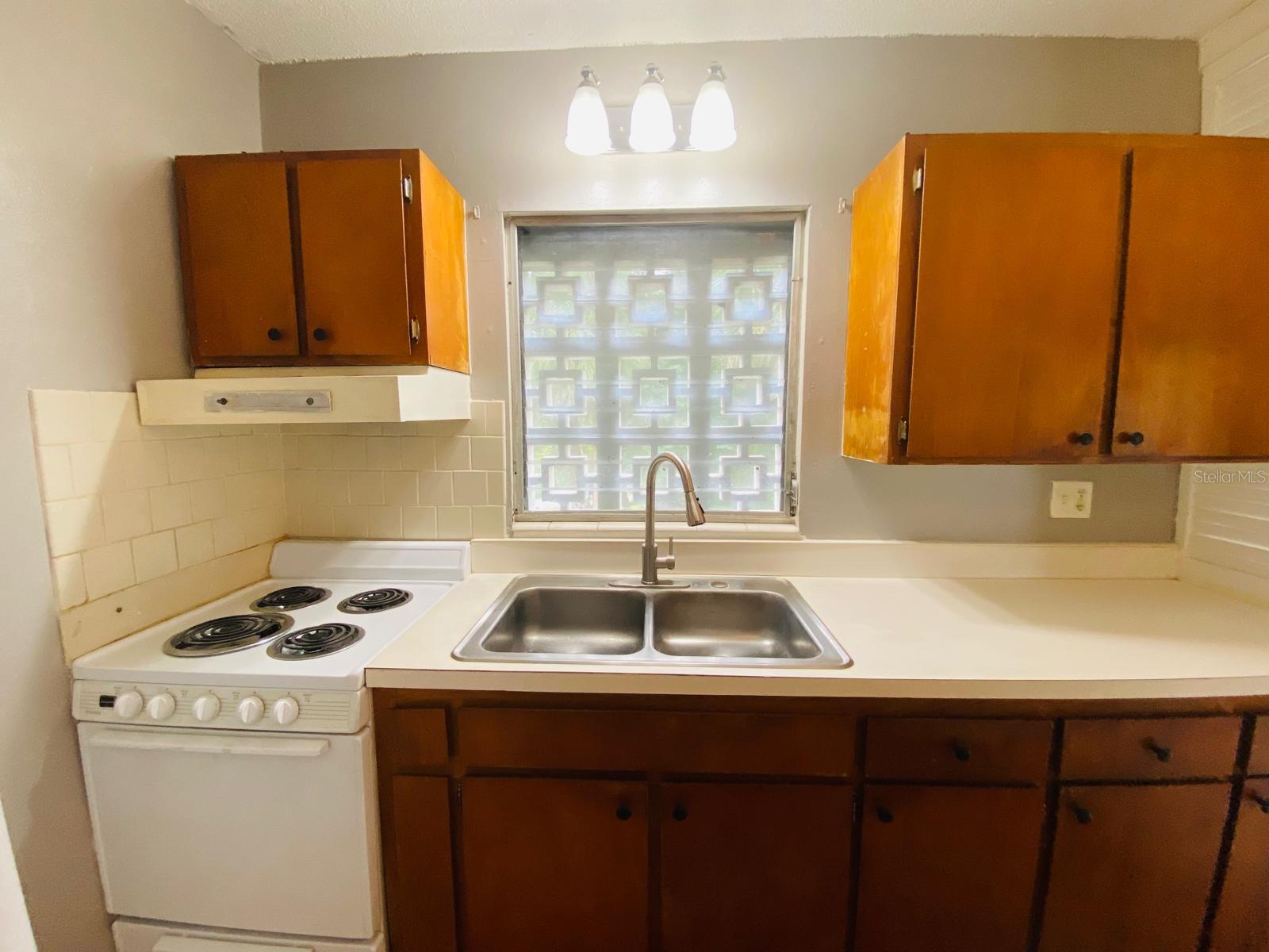 Image 8 of 20 For 305 Dakin Avenue 17