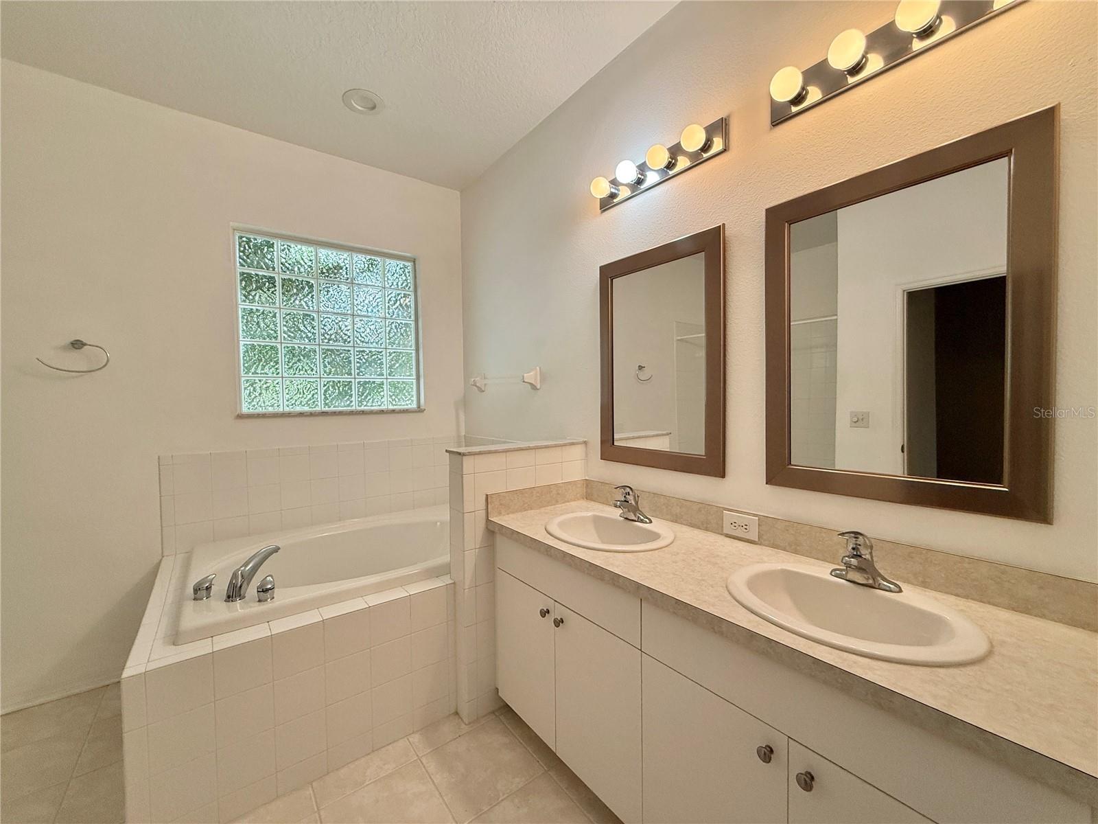 Image 21 of 38 For 4052 Alan Drive
