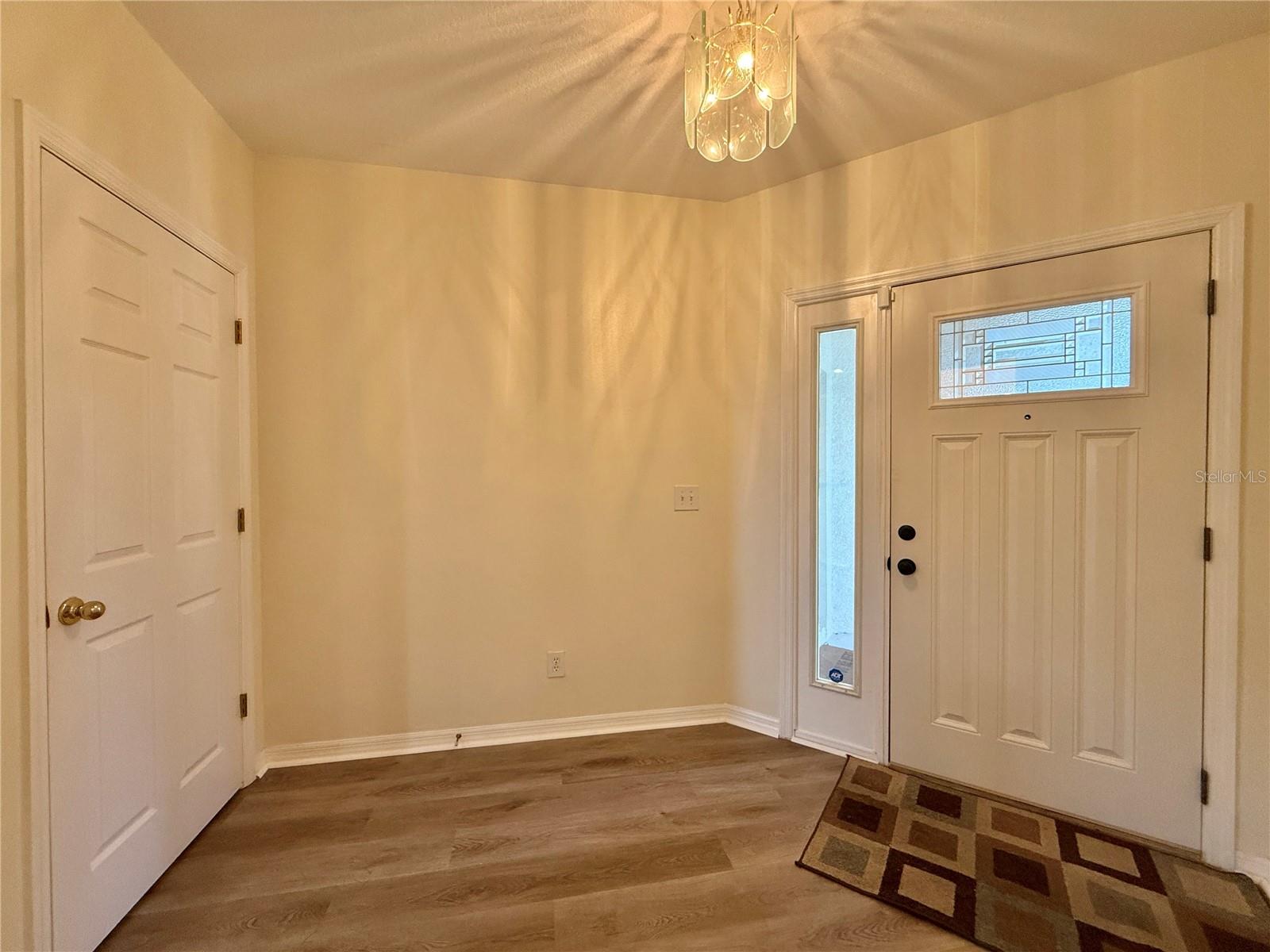 Image 4 of 38 For 4052 Alan Drive