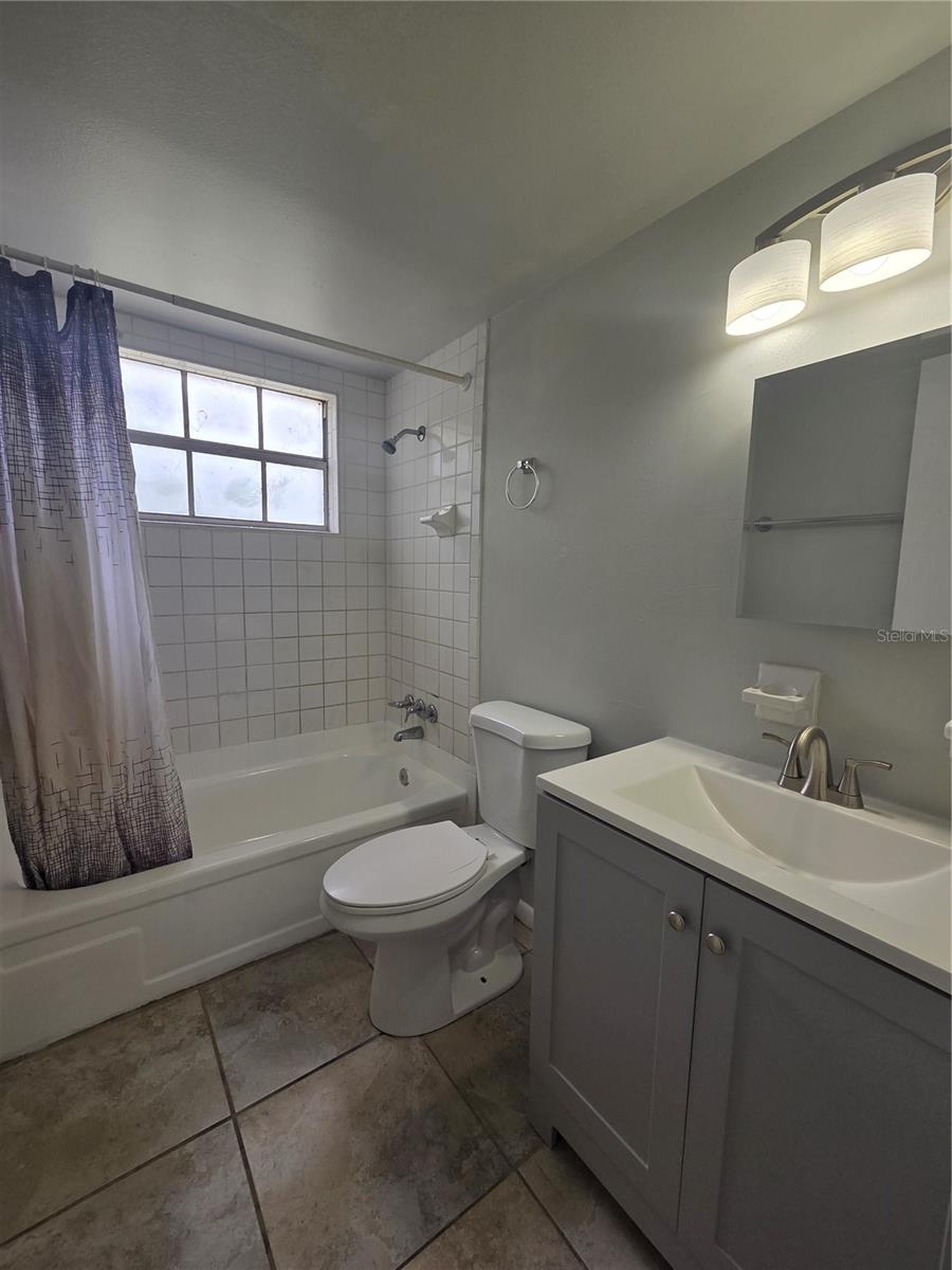 Image 11 of 14 For 706 Dixie Avenue 22