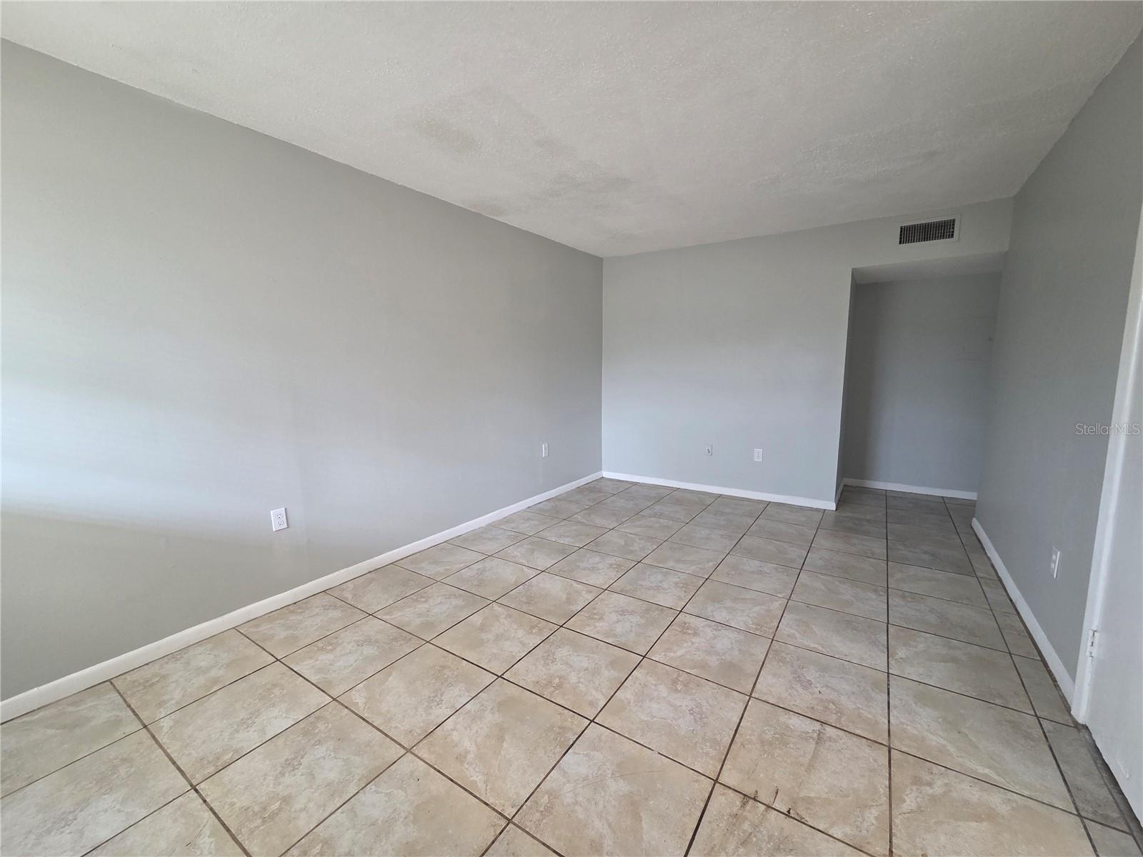 Image 4 of 14 For 706 Dixie Avenue 22