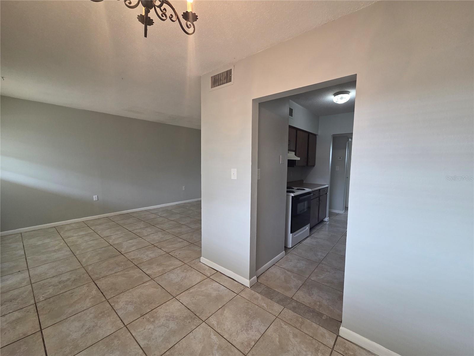 Image 6 of 14 For 706 Dixie Avenue 22