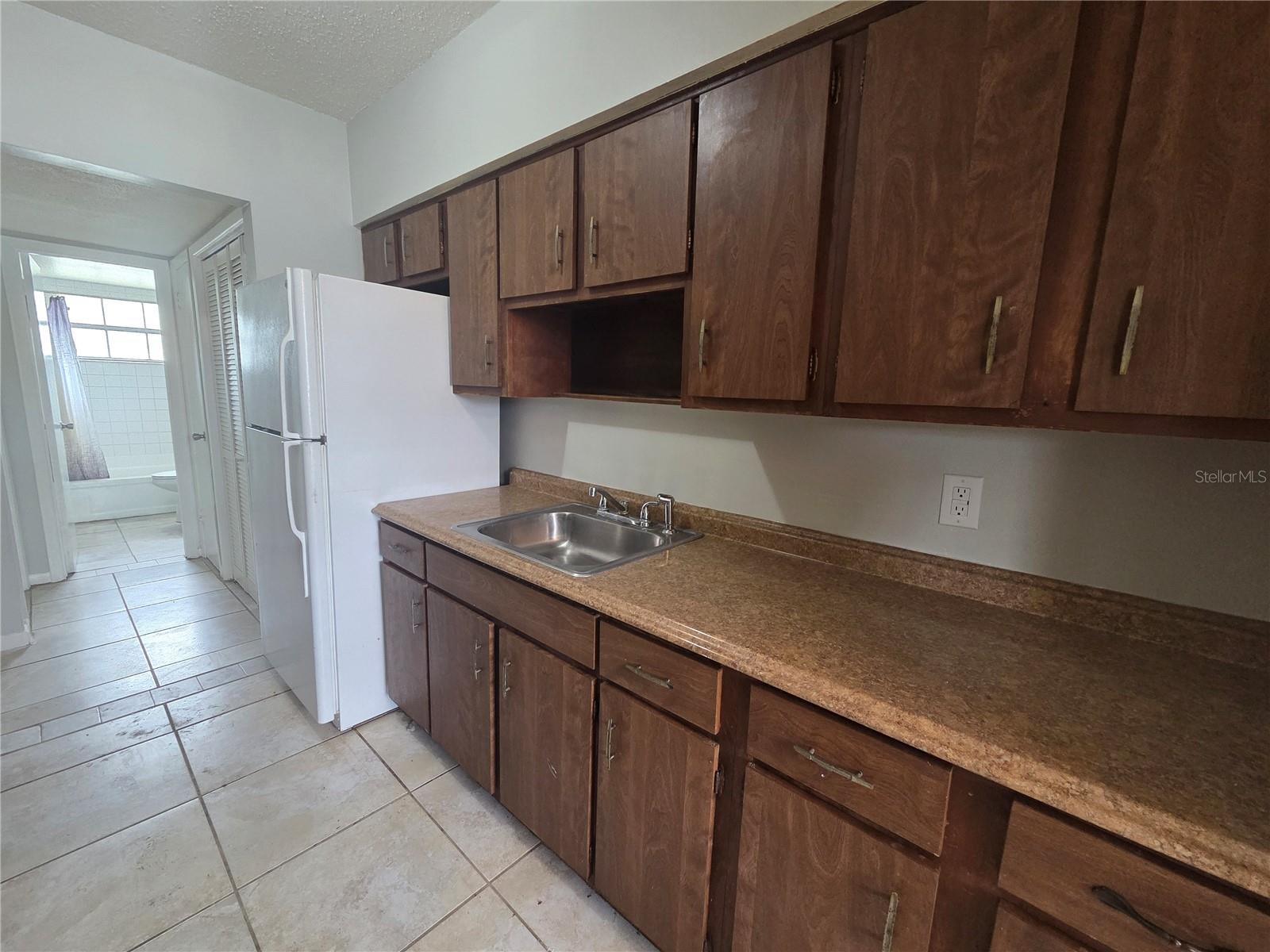 Image 8 of 14 For 706 Dixie Avenue 22