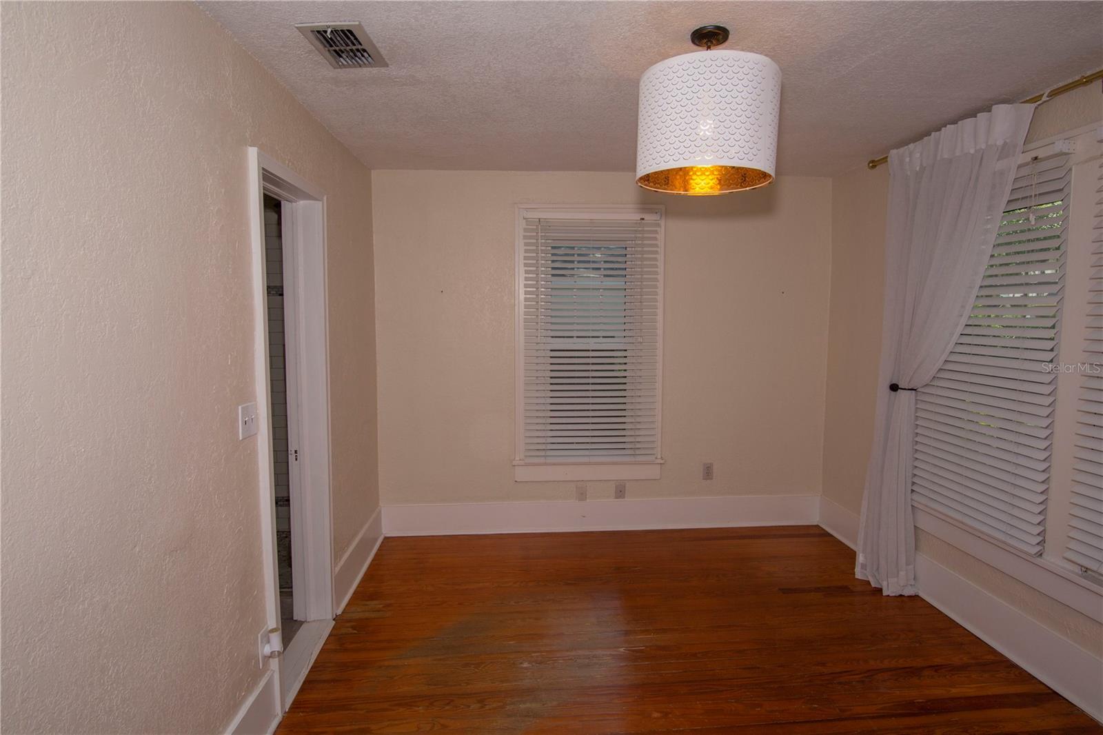 Image 6 of 20 For 539 Yale Street