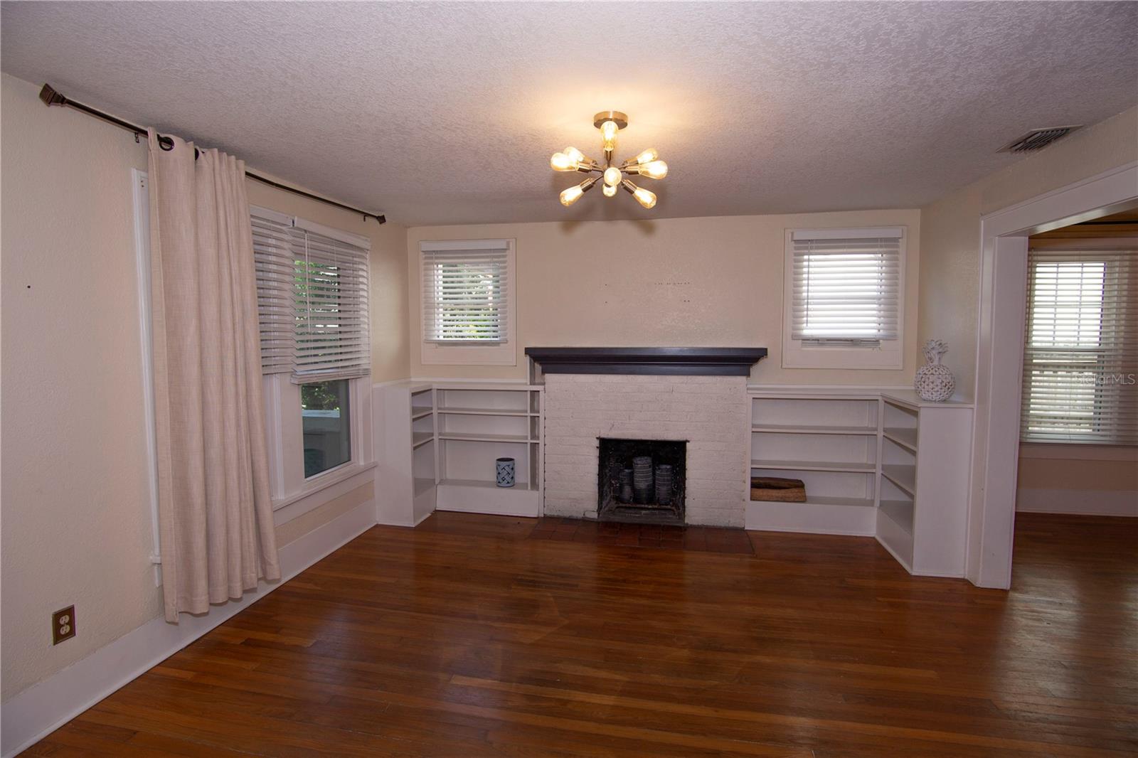 Image 9 of 20 For 539 Yale Street