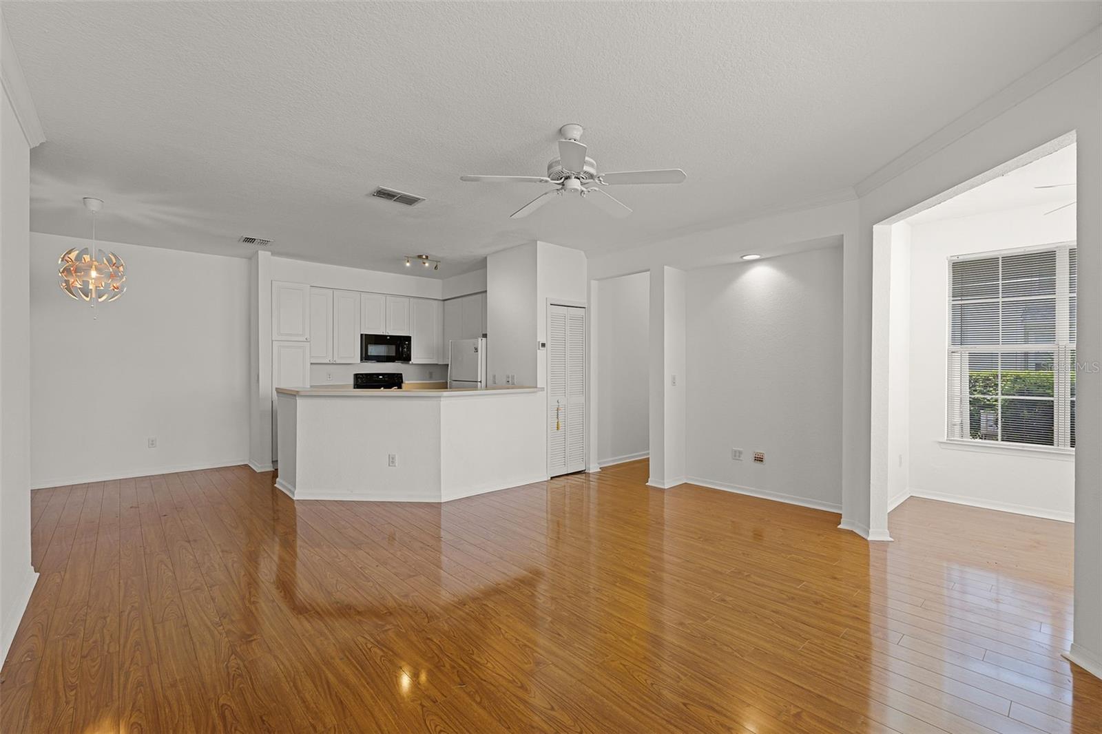 Image 4 of 18 For 5025 Wellington Park Circle 68