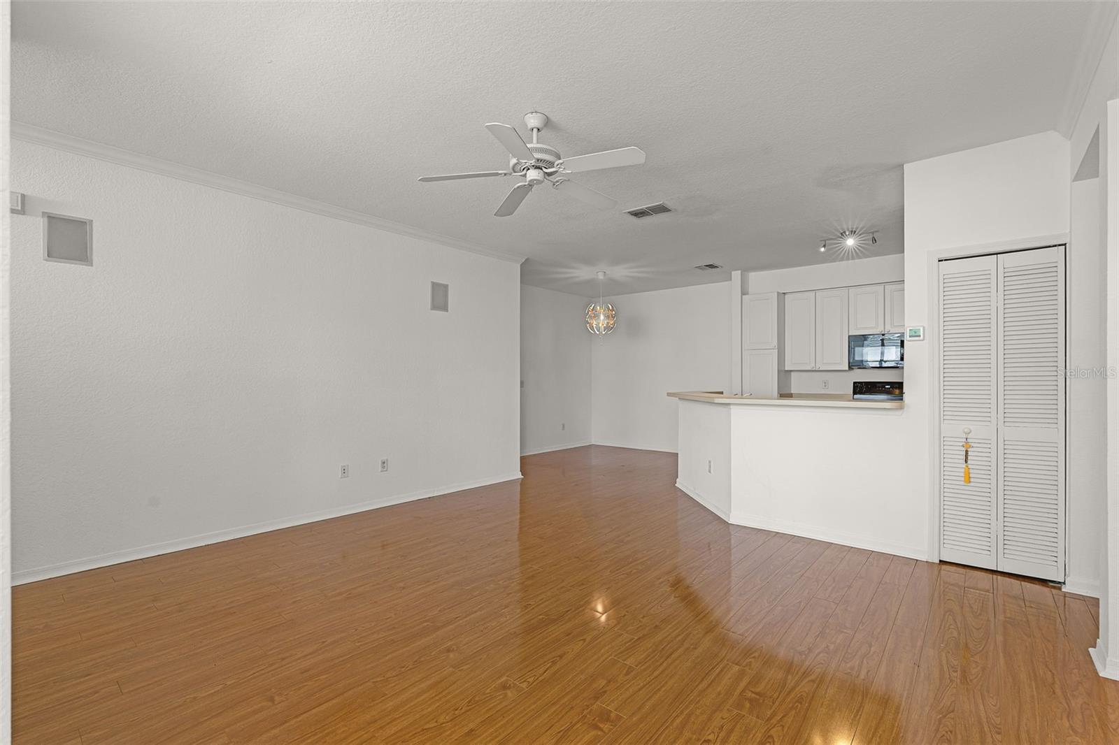 Image 7 of 18 For 5025 Wellington Park Circle 68