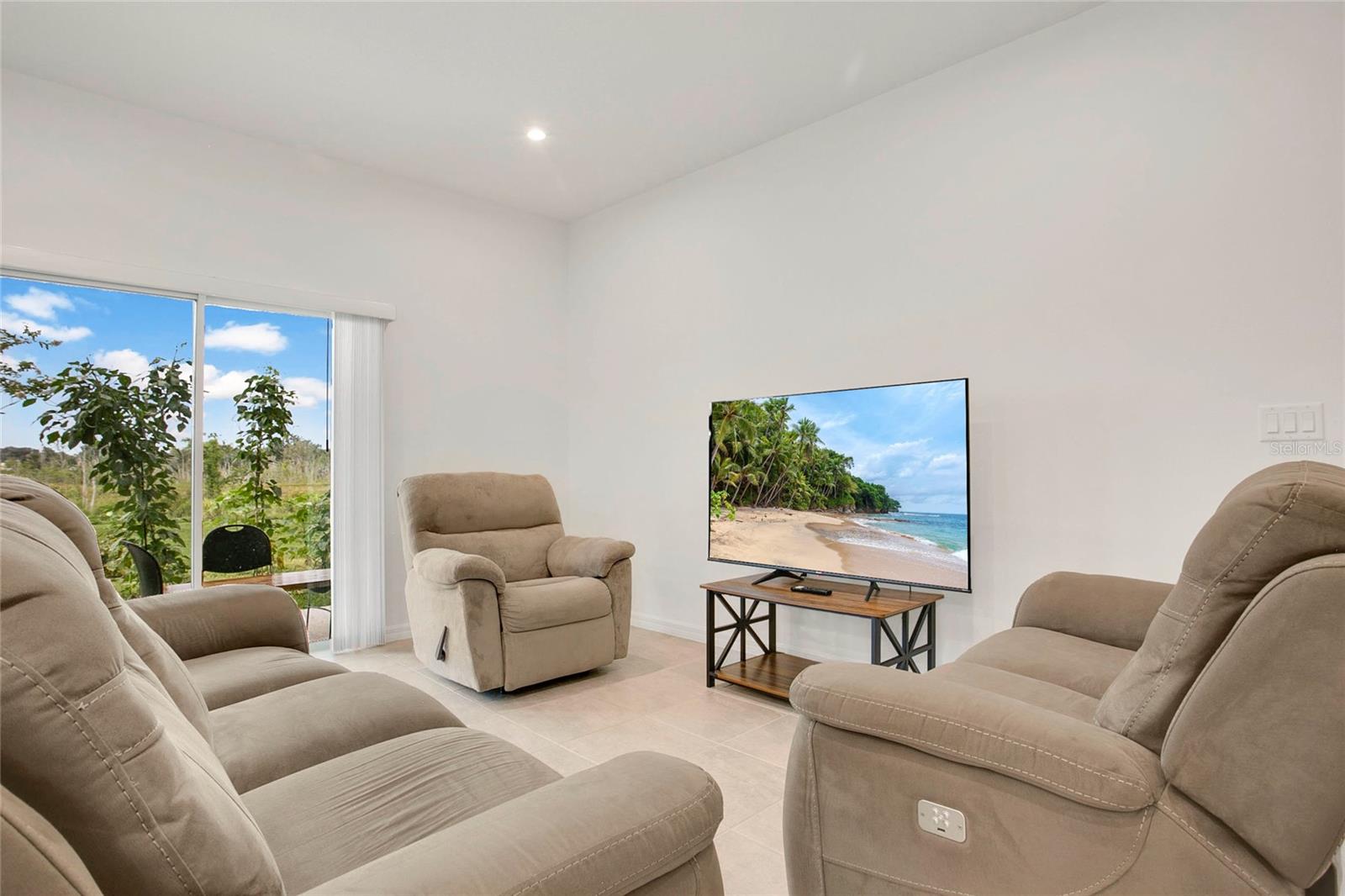 Image 4 of 30 For 1838 Blue Lagoon Circle