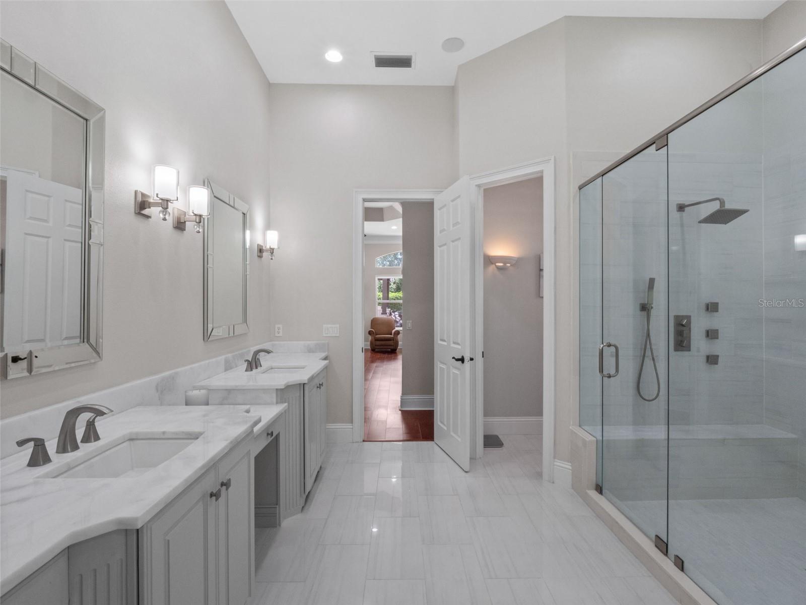 Image 36 of 75 For 7725 Flemingwood Court