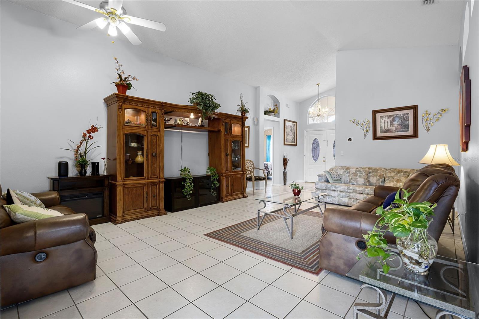 Image 6 of 70 For 527 Durango Loop Street