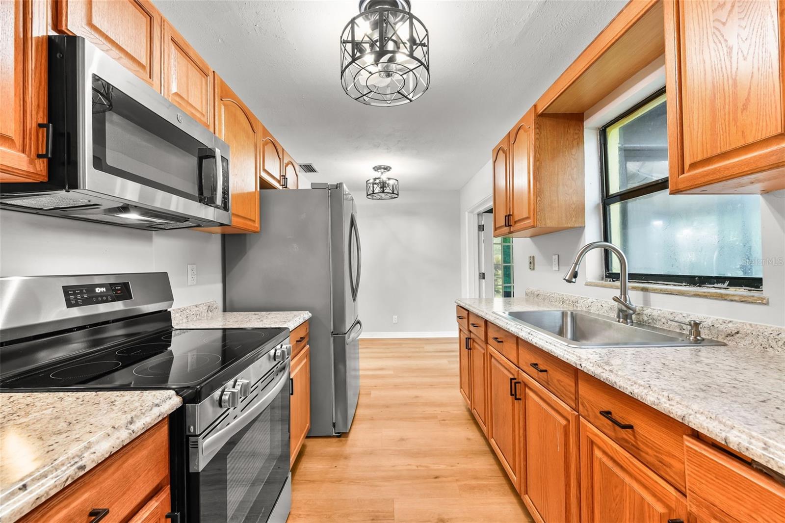 Image 10 of 43 For 401 Elm Drive