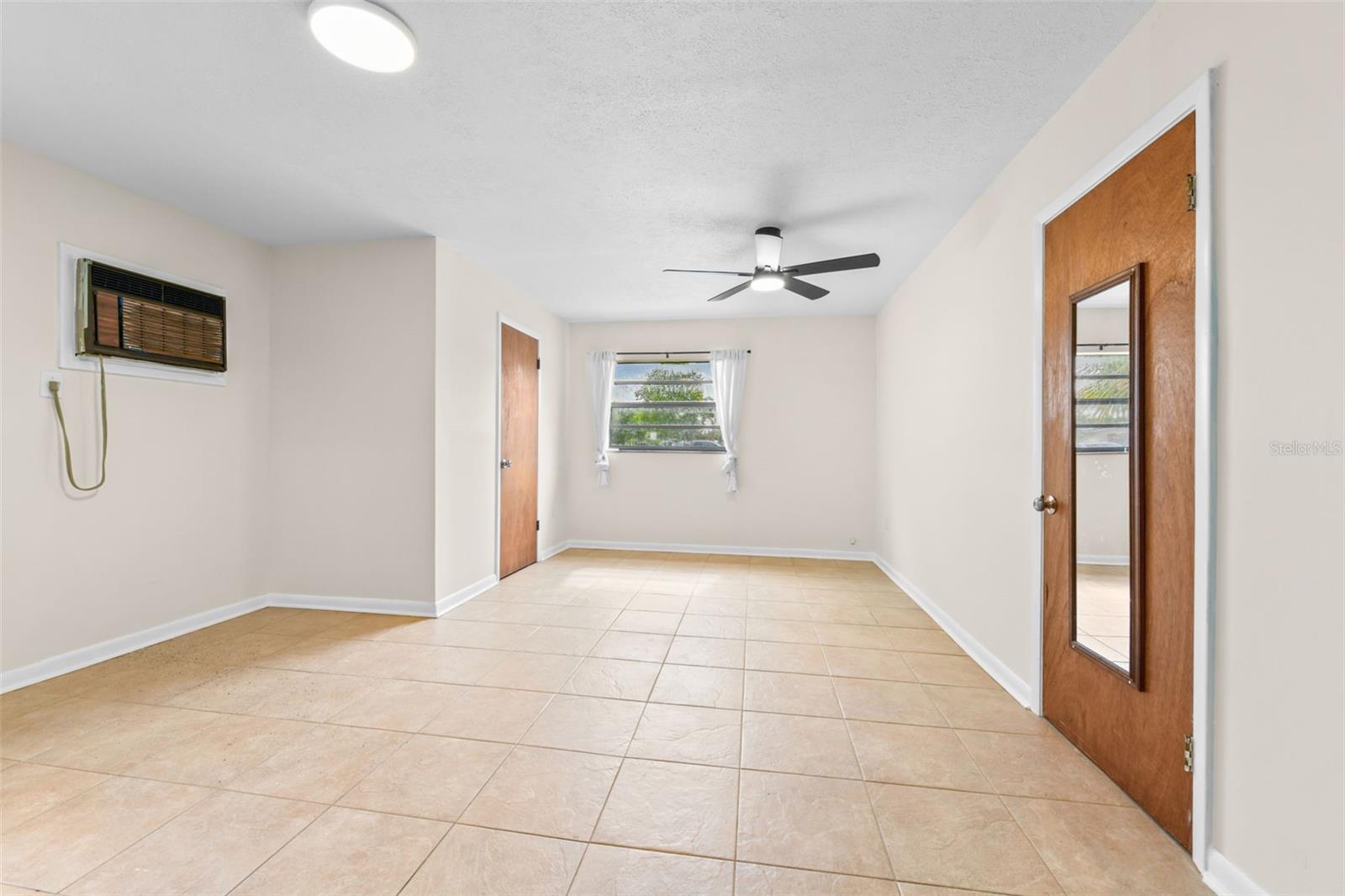 Image 17 of 43 For 401 Elm Drive