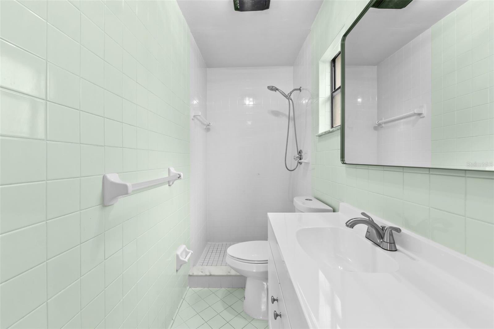 Image 18 of 43 For 401 Elm Drive
