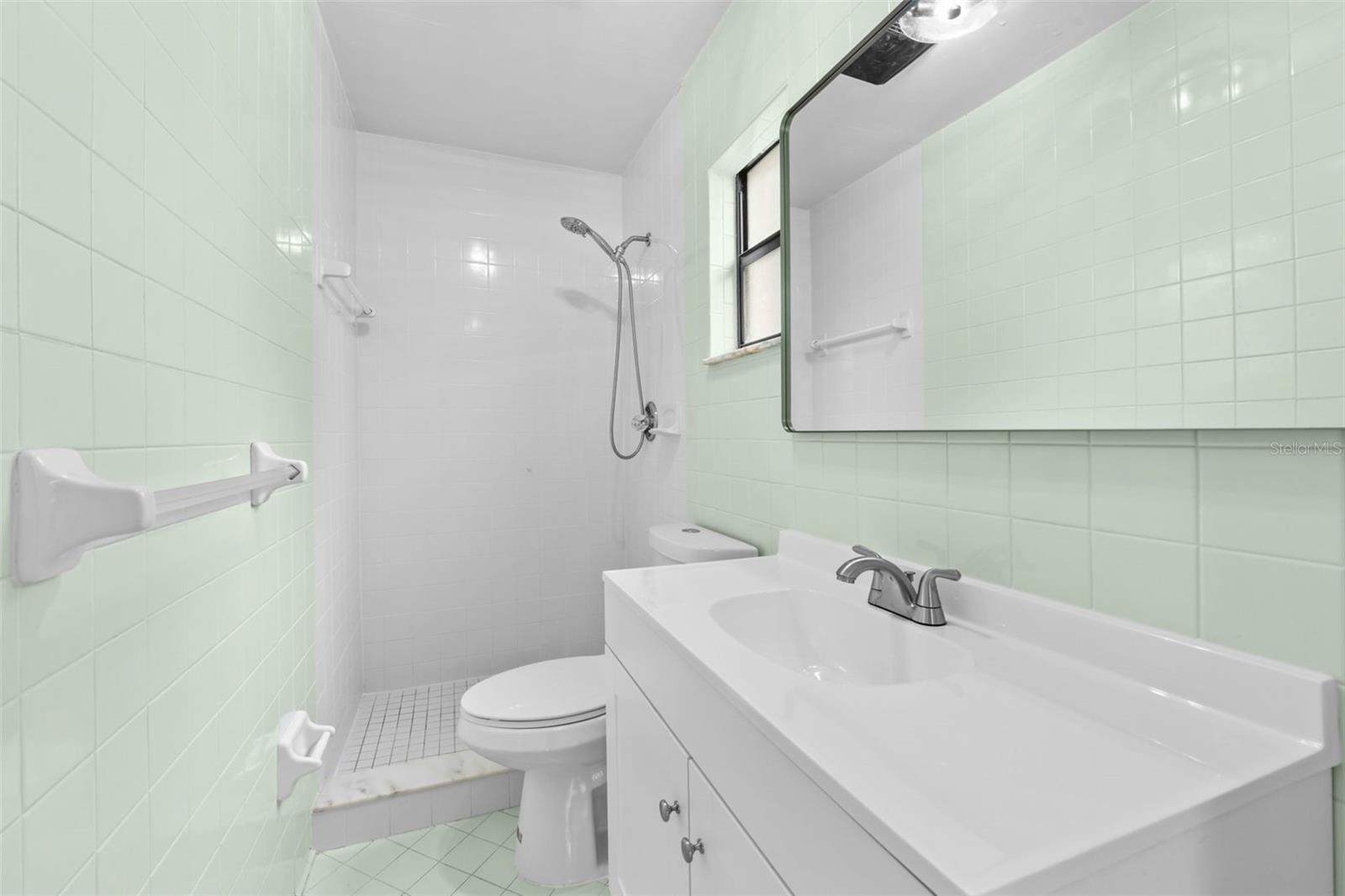 Image 19 of 43 For 401 Elm Drive