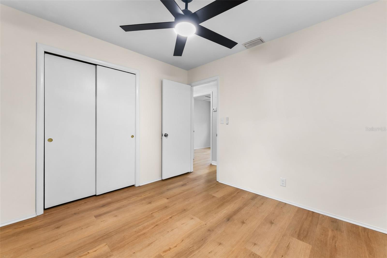 Image 21 of 43 For 401 Elm Drive