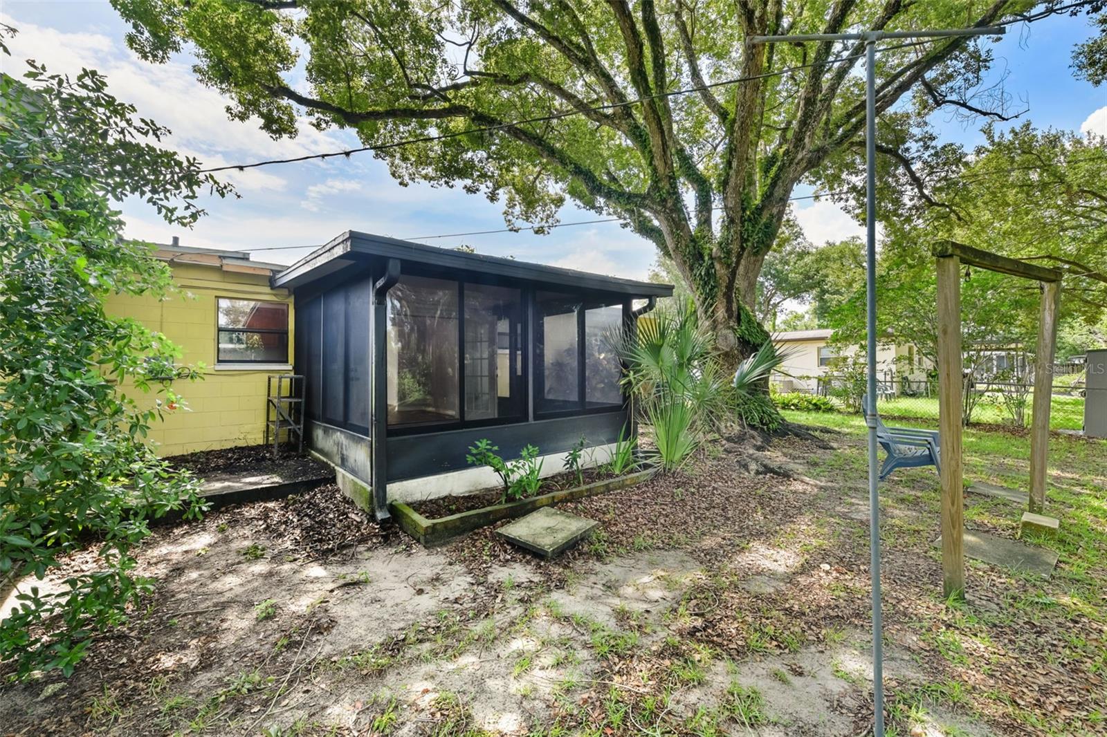 Image 38 of 43 For 401 Elm Drive