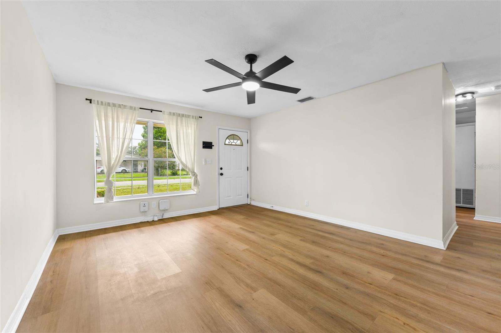 Image 5 of 43 For 401 Elm Drive