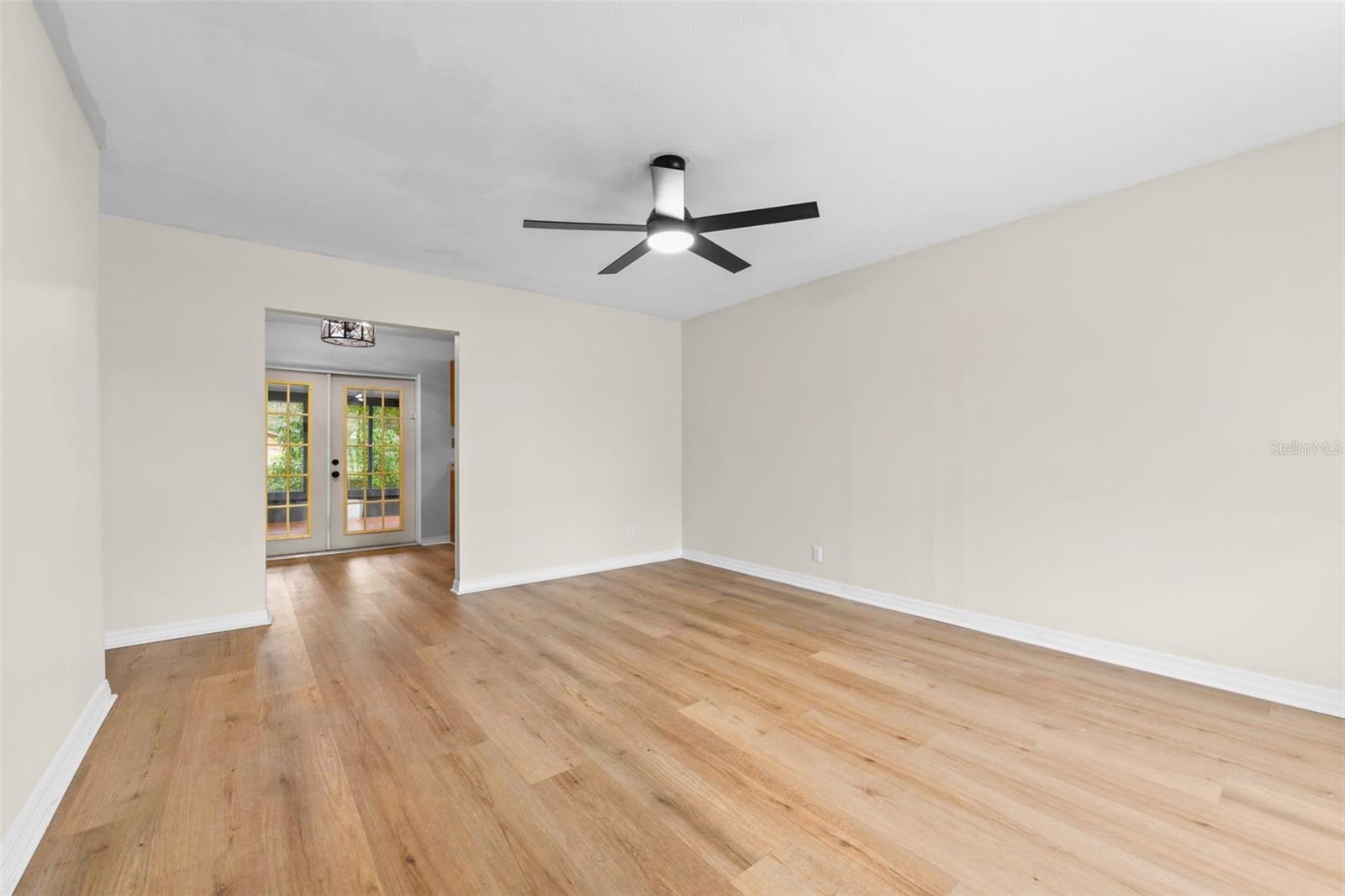 Image 7 of 43 For 401 Elm Drive