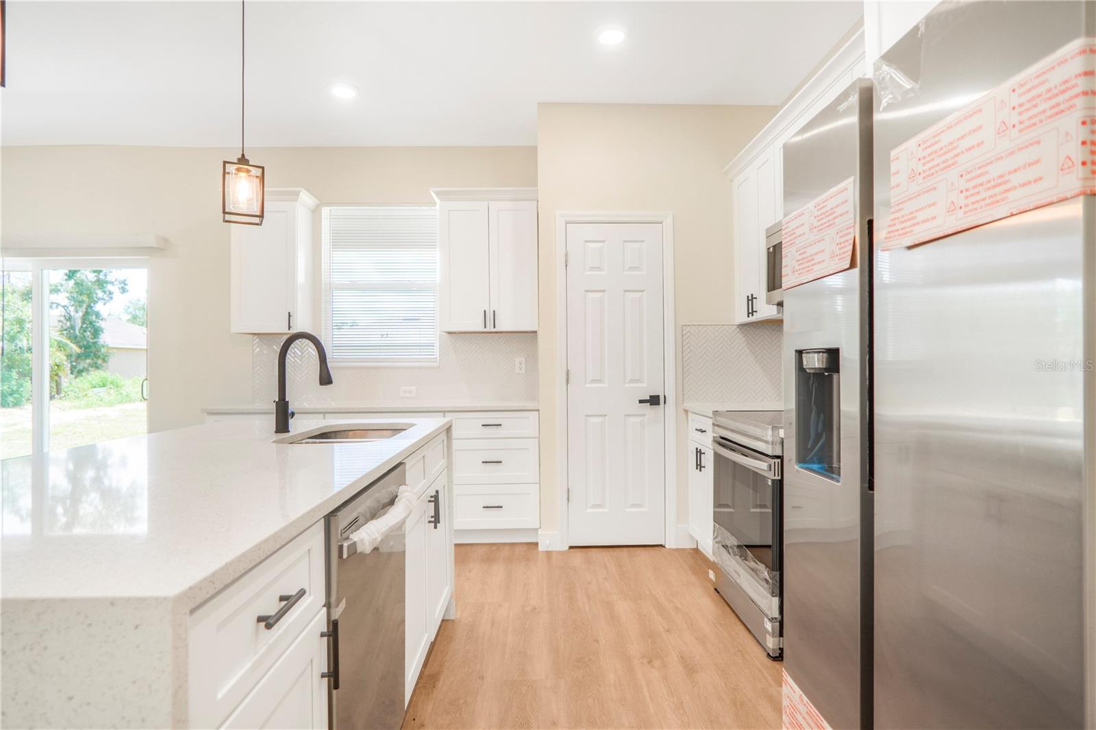 Listing photo id 13 for 330 Marion Oaks Ln Lane