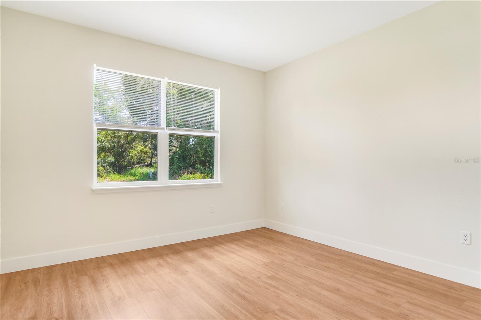 Listing photo id 16 for 330 Marion Oaks Ln Lane
