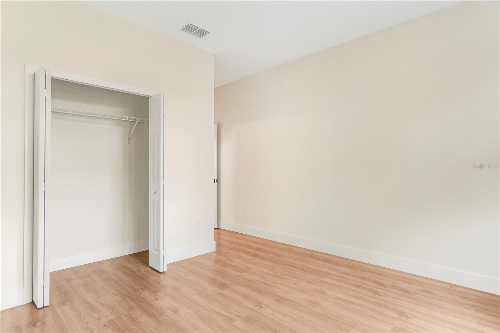Listing photo id 18 for 330 Marion Oaks Ln Lane