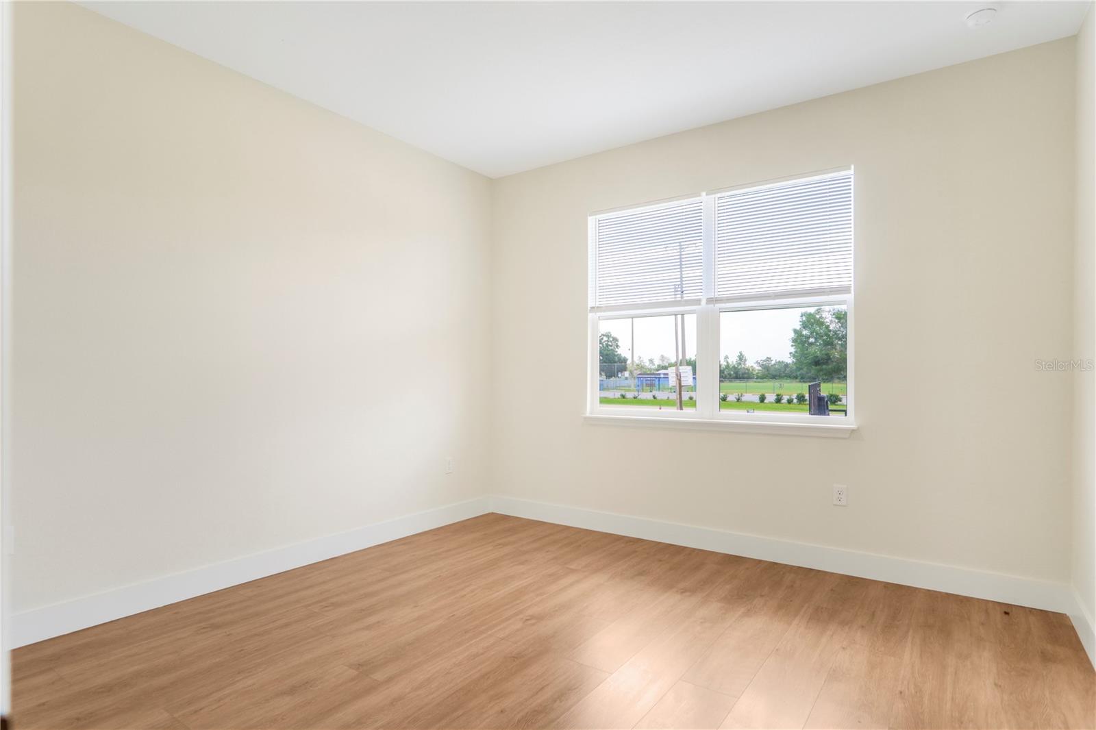 Listing photo id 23 for 330 Marion Oaks Ln Lane