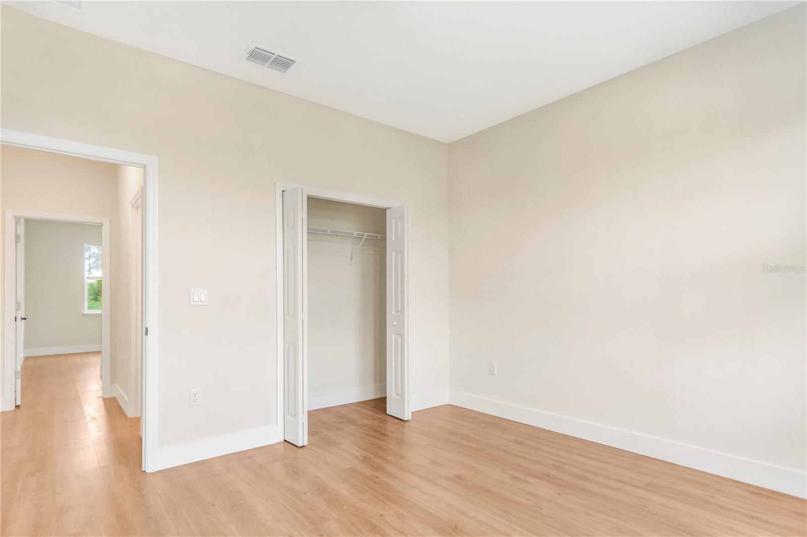 Listing photo id 24 for 330 Marion Oaks Ln Lane