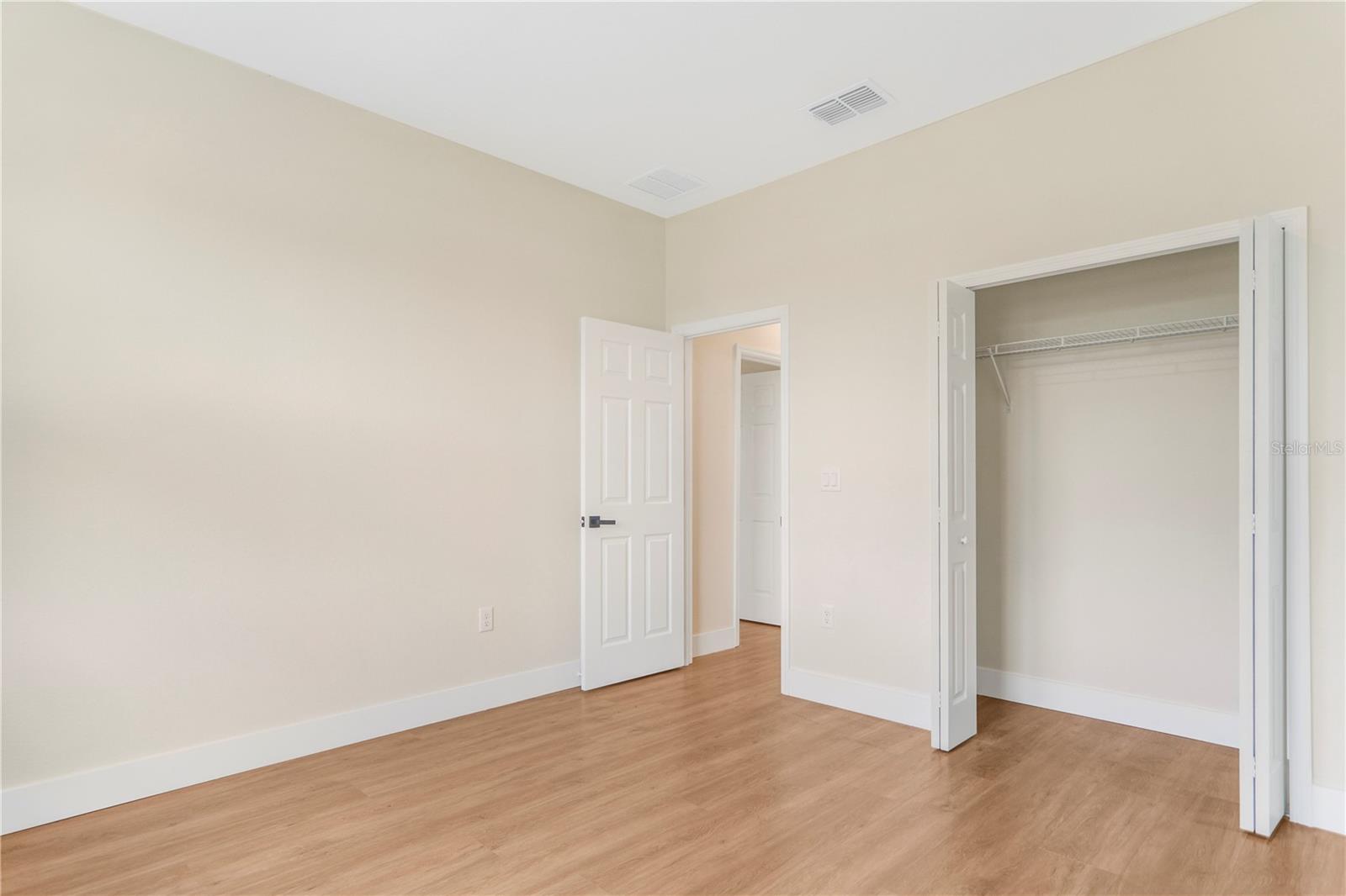 Listing photo id 25 for 330 Marion Oaks Ln Lane